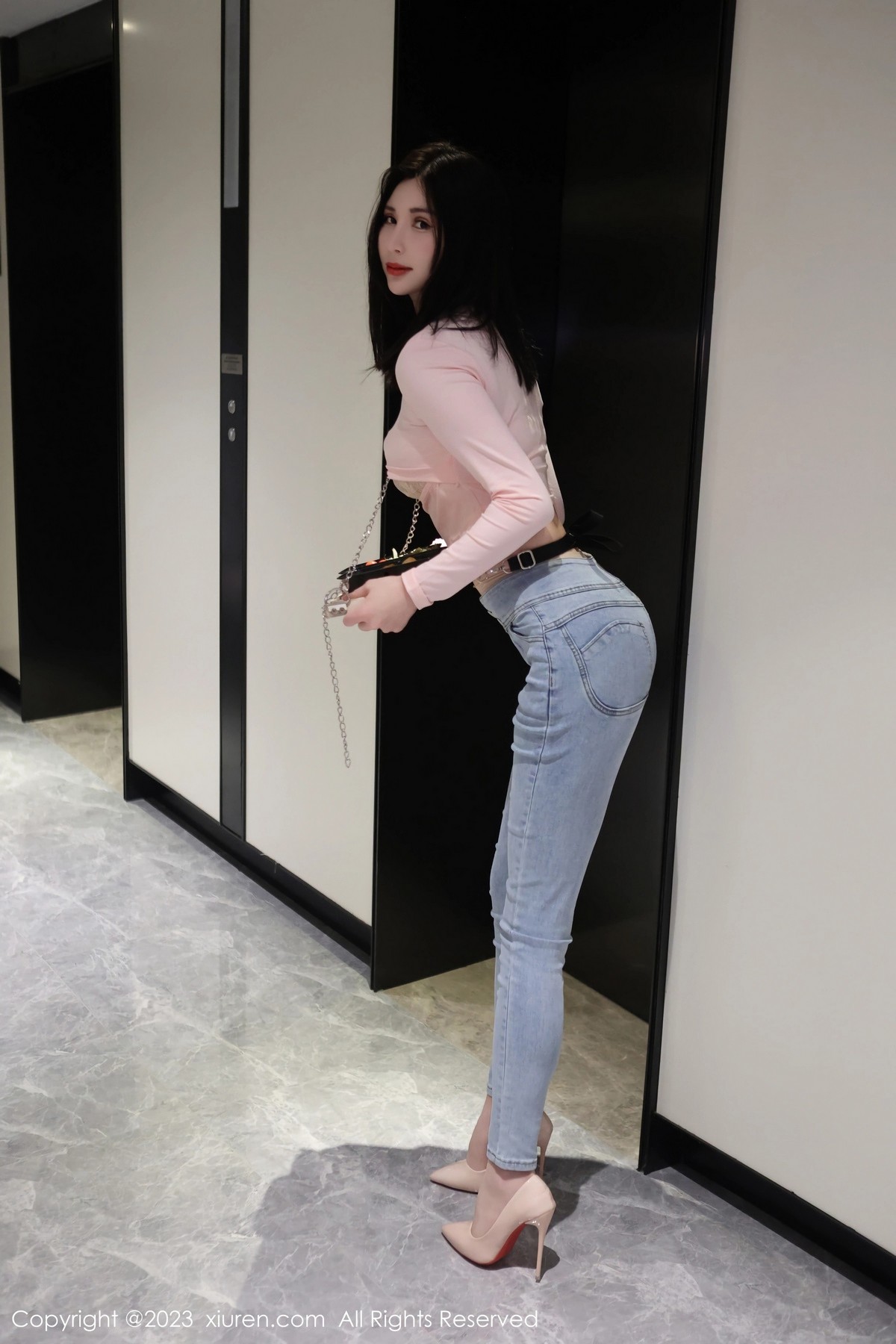 [秀人网] 2023.06.29 No.6992 王曼柔 牛仔裤美腿  第4张