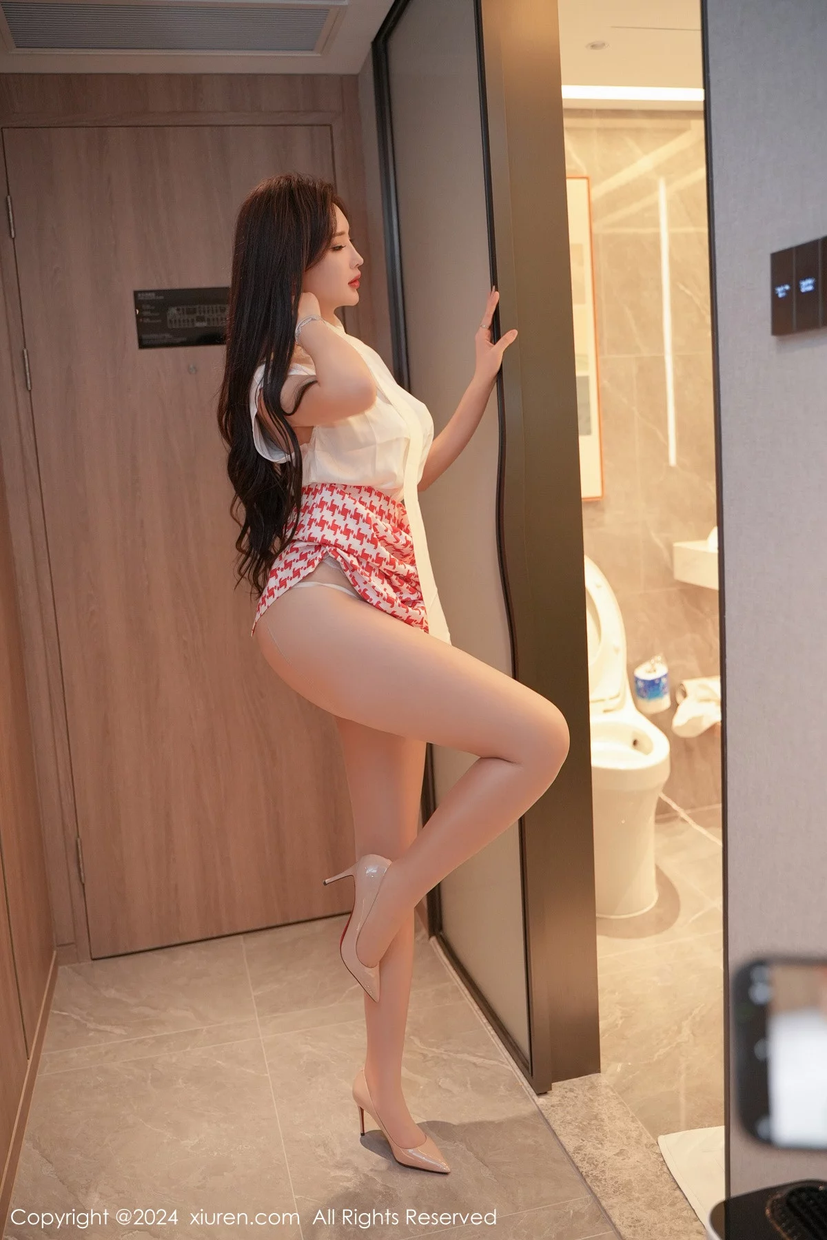 [秀人网] 2024.01.11 No.7944 Carol周妍希 丰腴丝袜  第23张