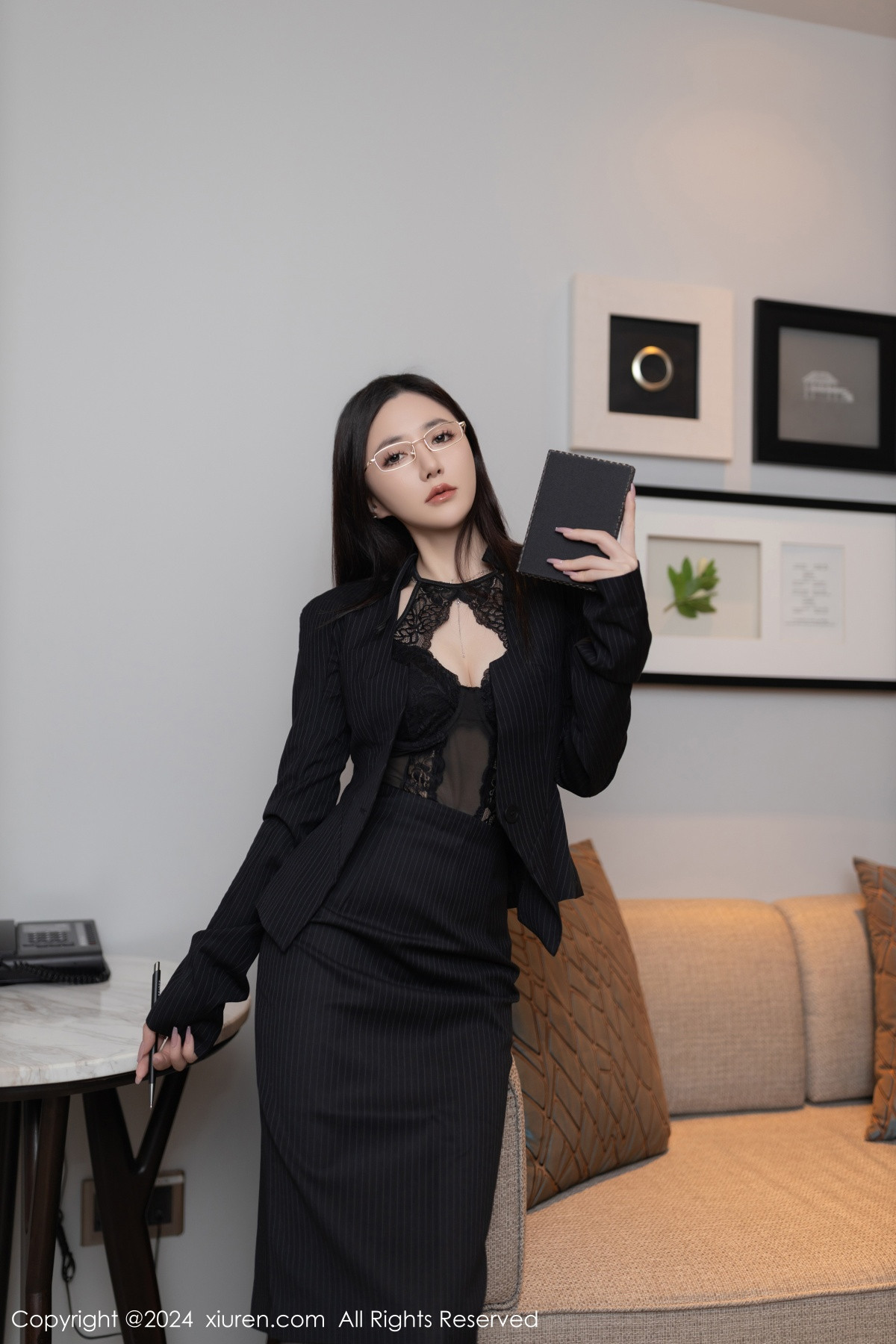 [秀人网] 2024.01.19 No.7992 鱼子酱Fish 黑丝美腿  第2张