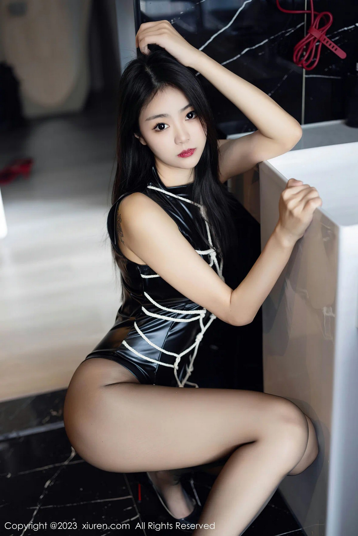 [秀人网] 2023.06.28 No.6990 可乐Vicky 丝袜美腿  第41张