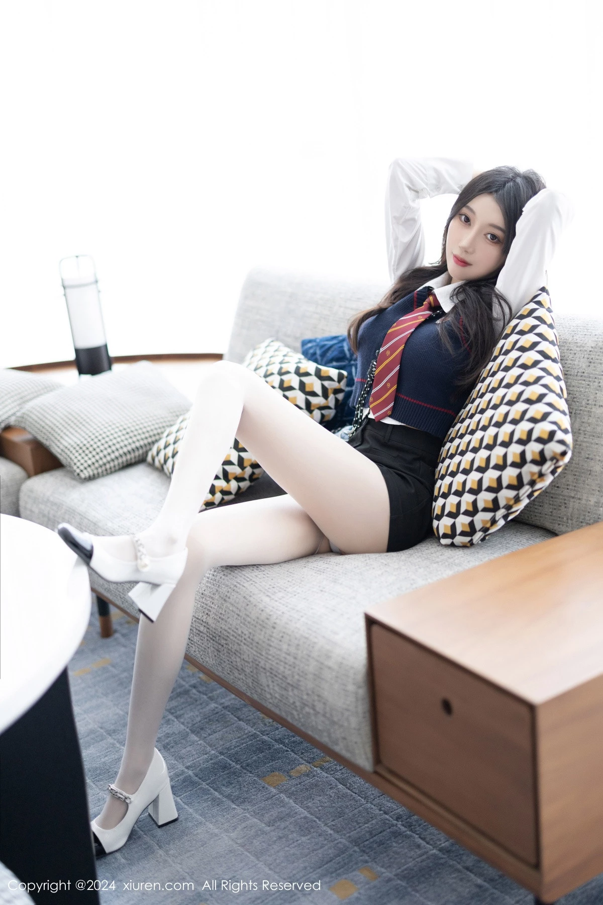 [秀人网] 2024.03.18 No.8247 玥儿玥 丝袜美腿  第17张