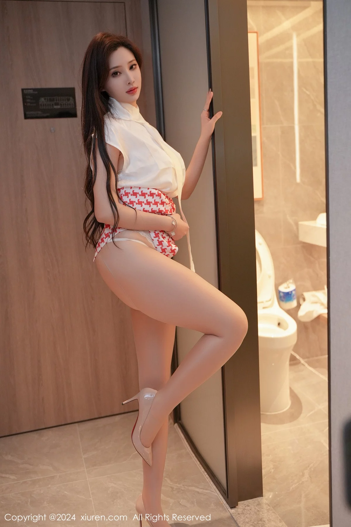 [秀人网] 2024.01.11 No.7944 Carol周妍希 丰腴丝袜  第22张