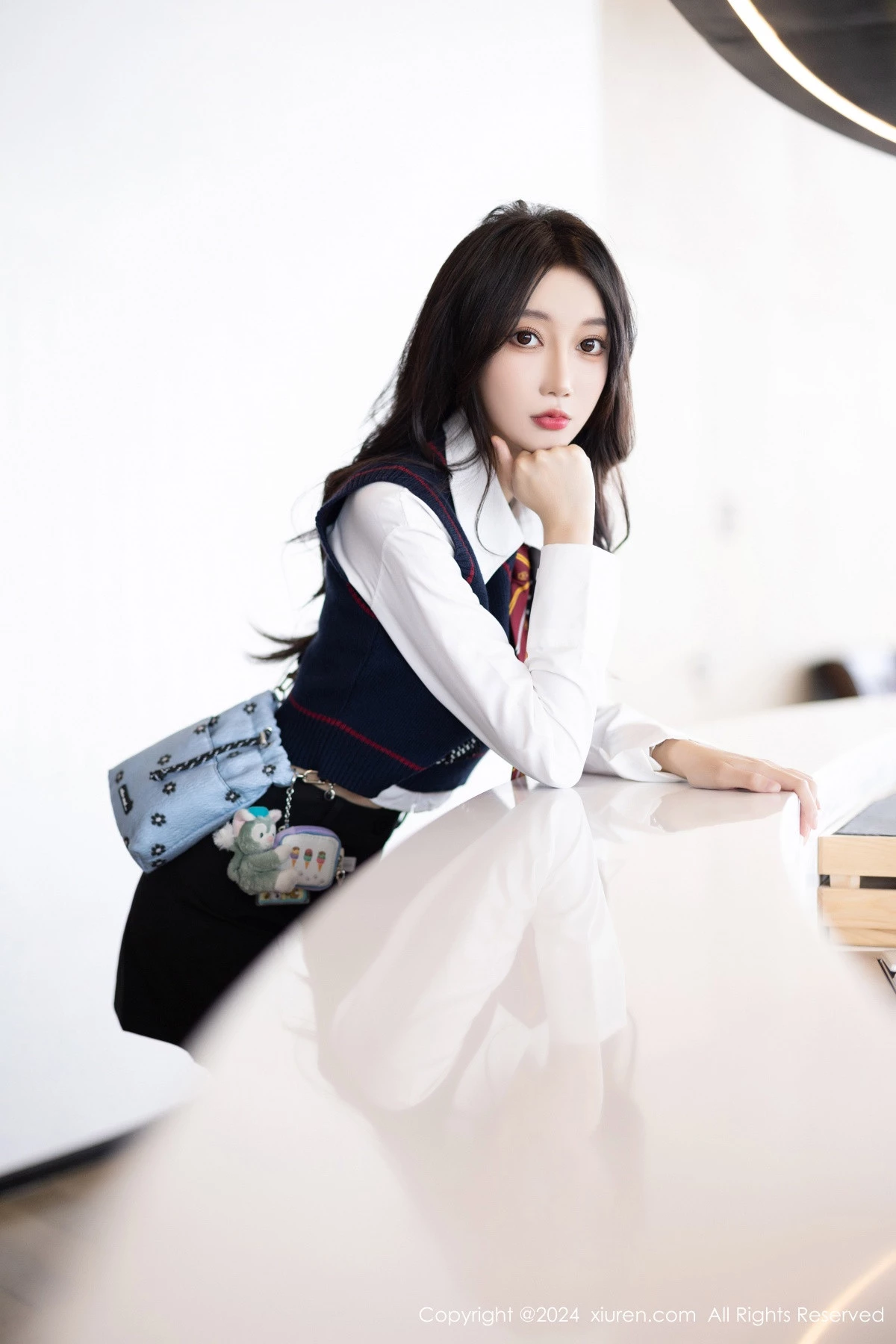 [秀人网] 2024.03.18 No.8247 玥儿玥 丝袜美腿  第4张