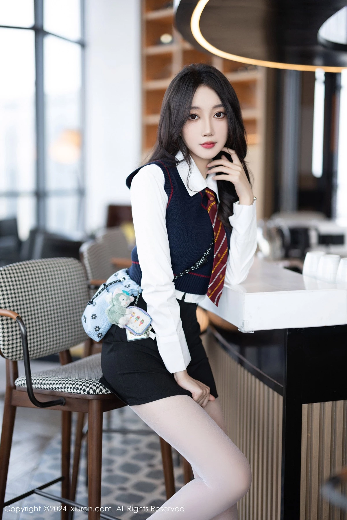 [秀人网] 2024.03.18 No.8247 玥儿玥 丝袜美腿  第7张