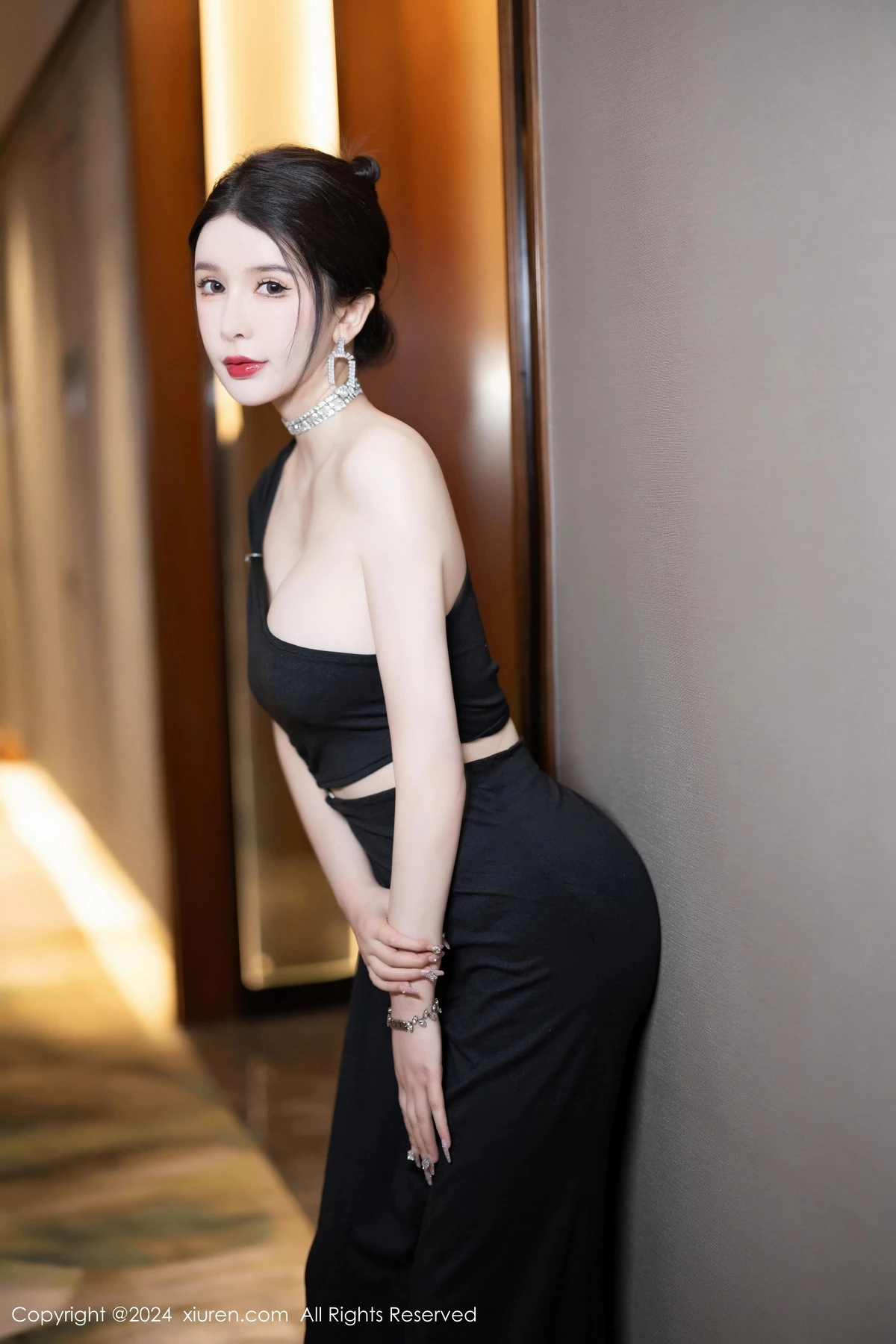 [秀人网] 2024.03.13 No.8222 李丽莎 美腿黑丝  第5张