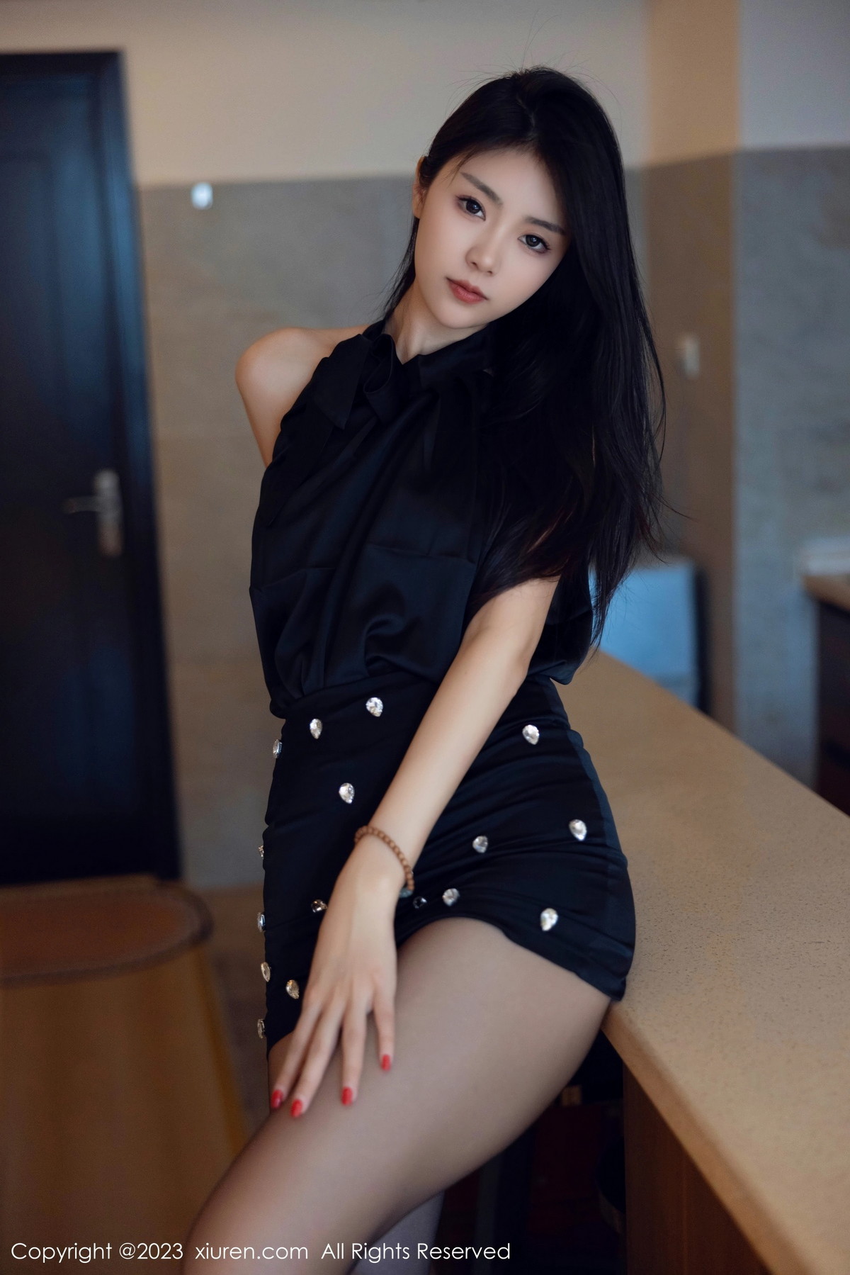 [秀人网] 2023.10.19 No.7535 可乐Vicky 黑丝美腿  第63张