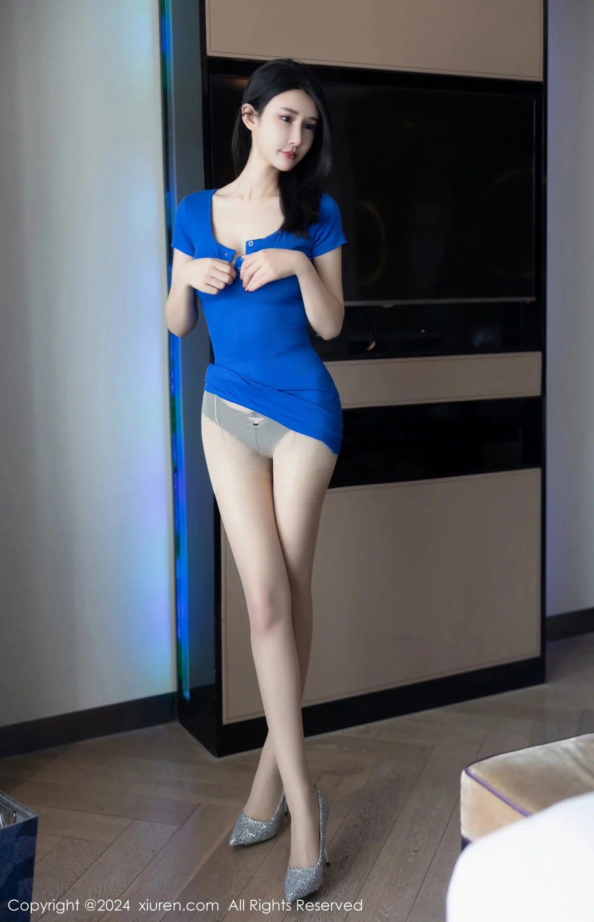 [秀人网] 2024.01.03 No.7900 艺艺yiyi 丝袜美腿  第9张