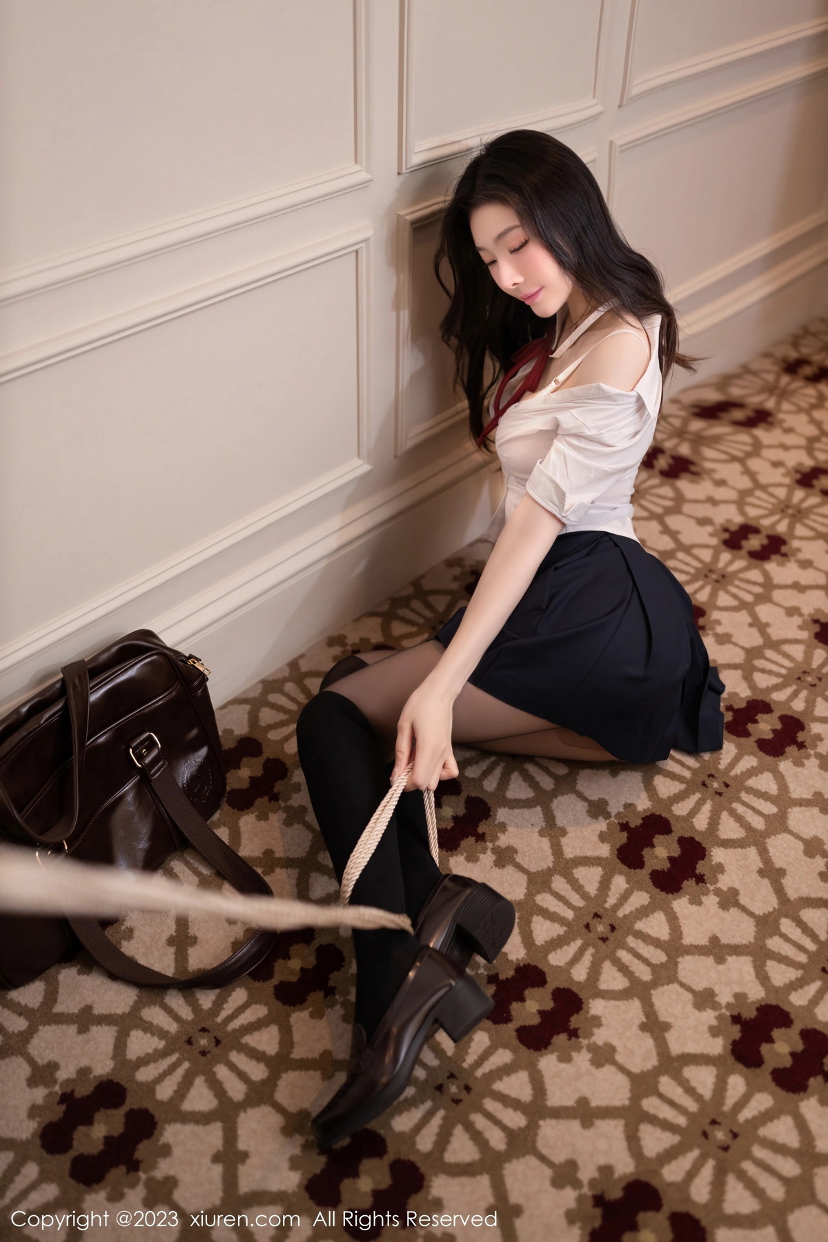 [秀人网] 2023.11.16 No.7674 小逗逗 短裙黑丝  第18张