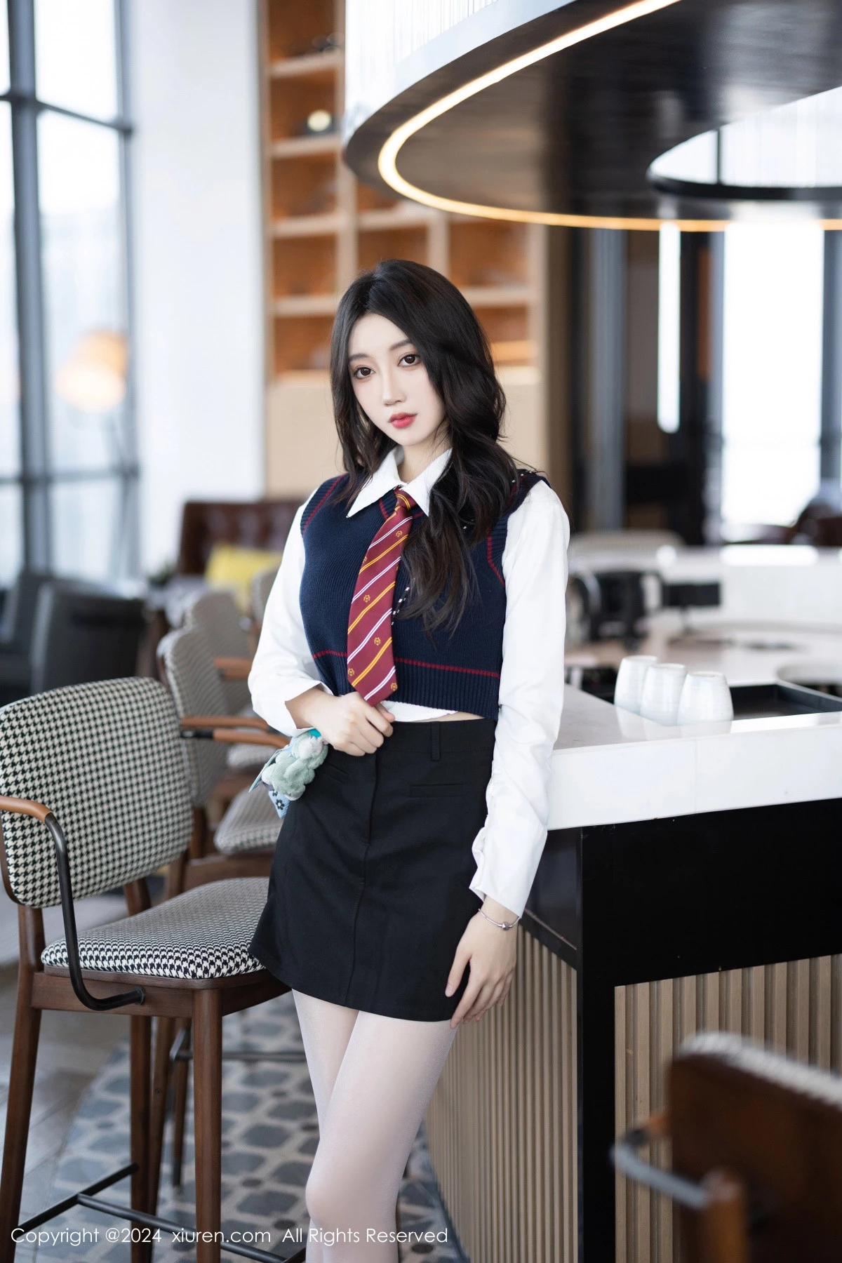 [秀人网] 2024.03.18 No.8247 玥儿玥 丝袜美腿  第8张