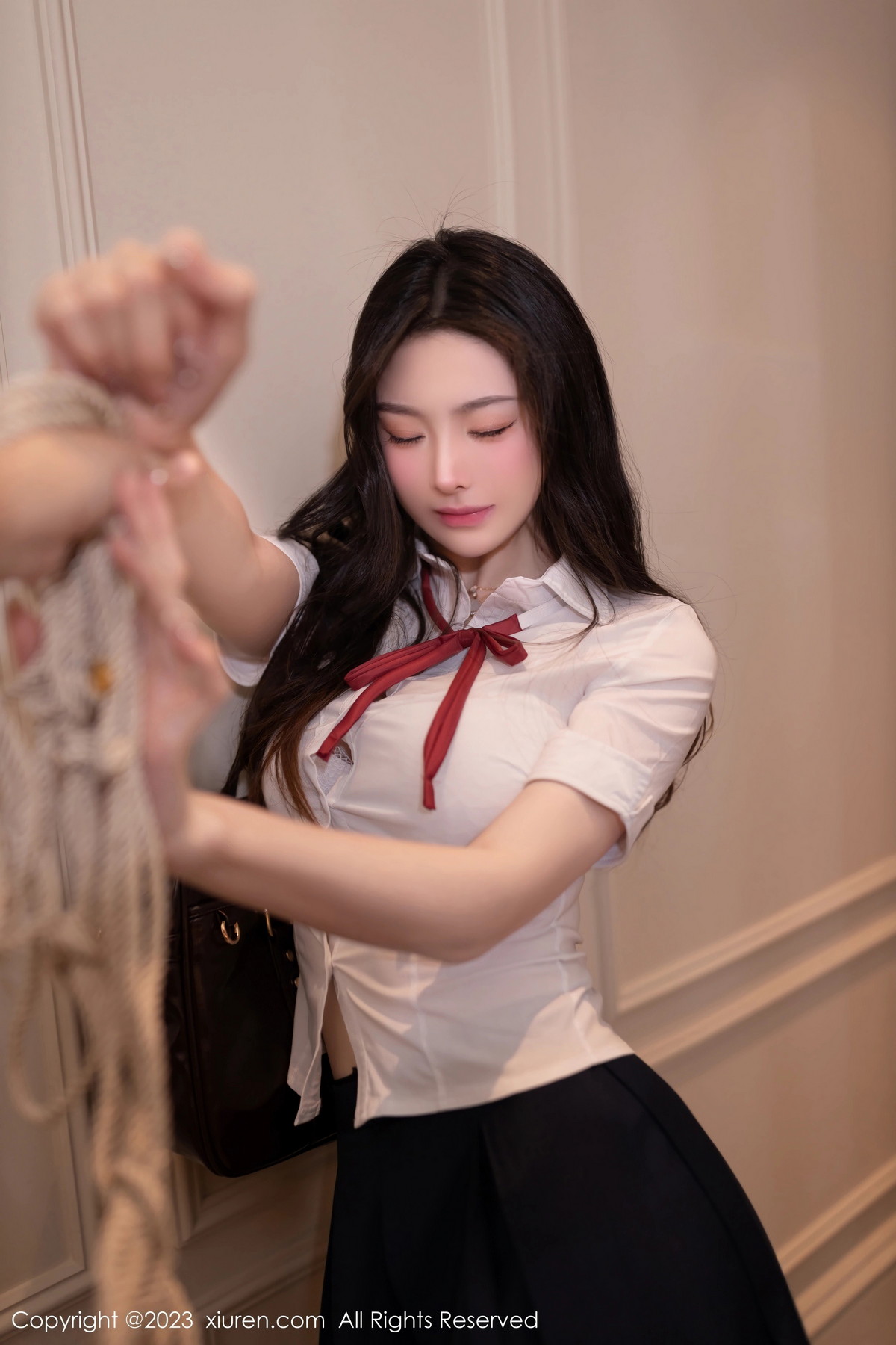 [秀人网] 2023.11.16 No.7674 小逗逗 短裙黑丝  第12张
