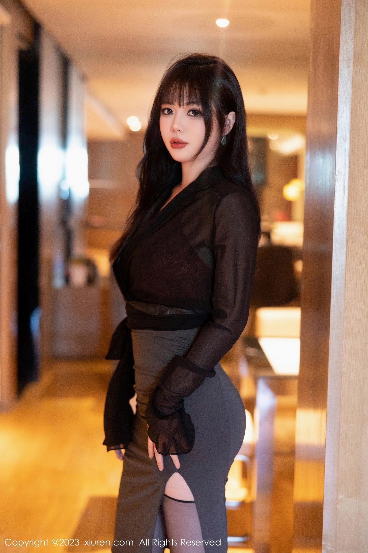 [秀人网] 2023.10.18 No.7523 Arude薇薇 黑丝美臀  第2张