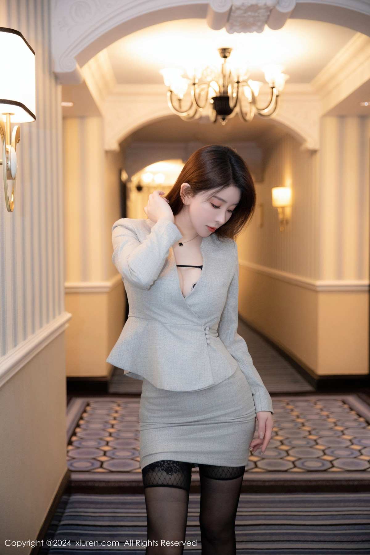 [秀人网] 2024.06.18 No.8716 雨儿酱eve 黑丝美腿  第3张