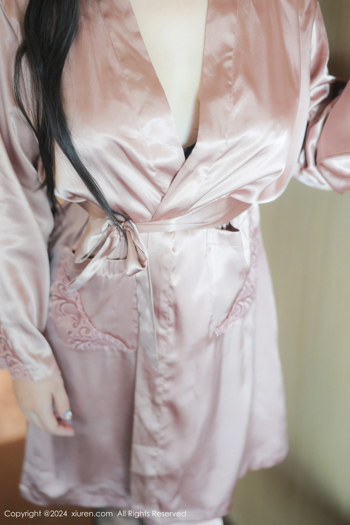 [秀人网] 2024.09.14 No.9159 白洁Bessie 黑丝美腿