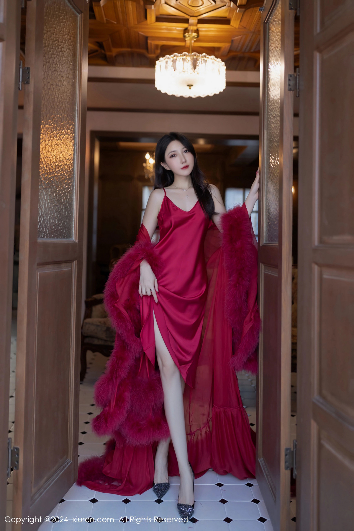 [秀人网] 2024.11.08 No.9422 鱼子酱Fish 美腿性感  第6张