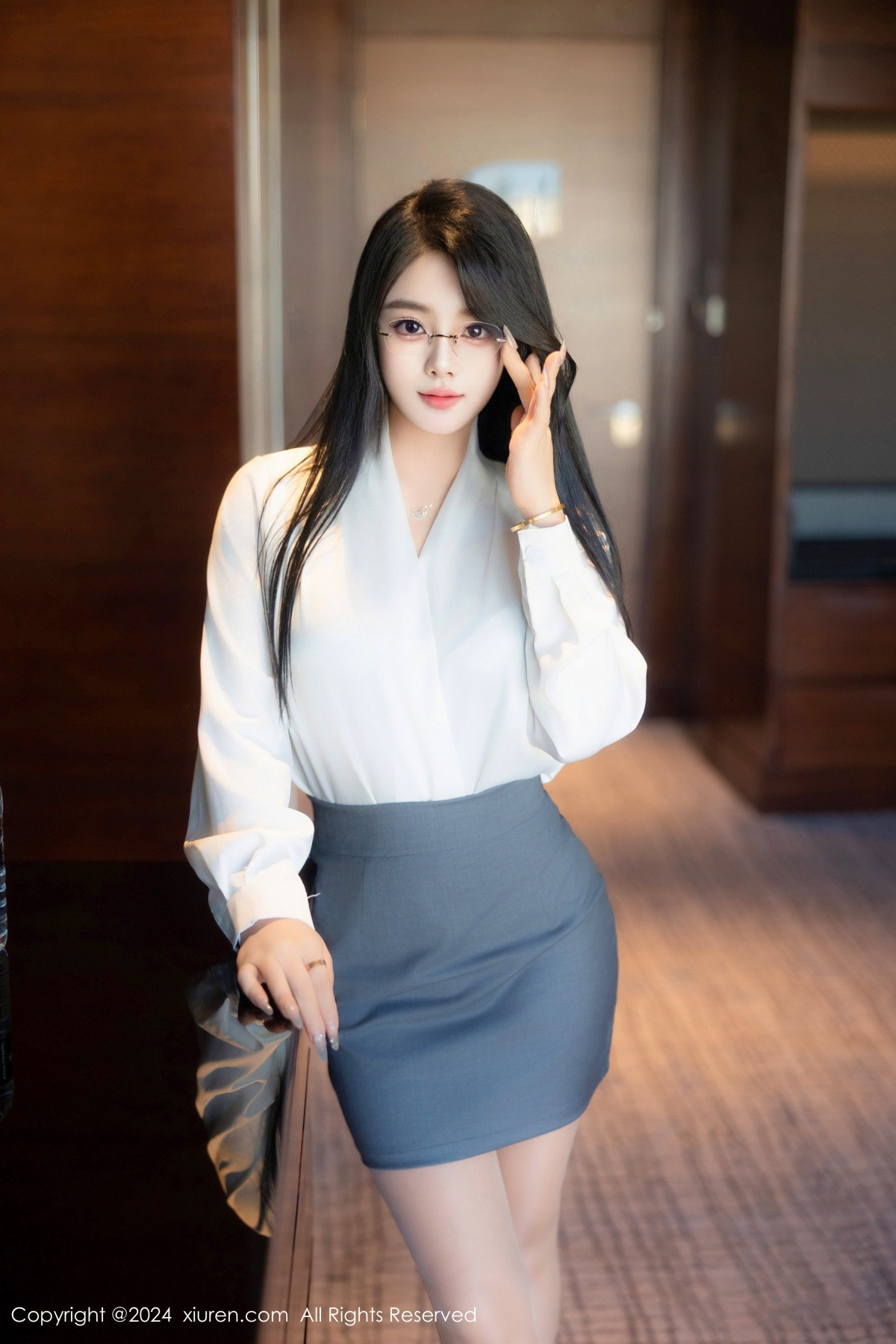 [秀人网] 2024.08.09 No.8989 麦田 丝袜美腿