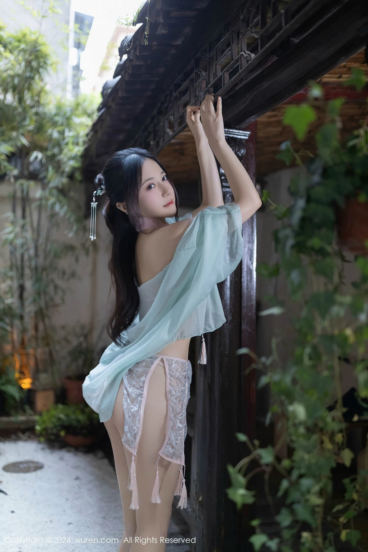 [秀人网] 2024.04.19 No.8428 鱼子酱Fish 美腿性感  第8张