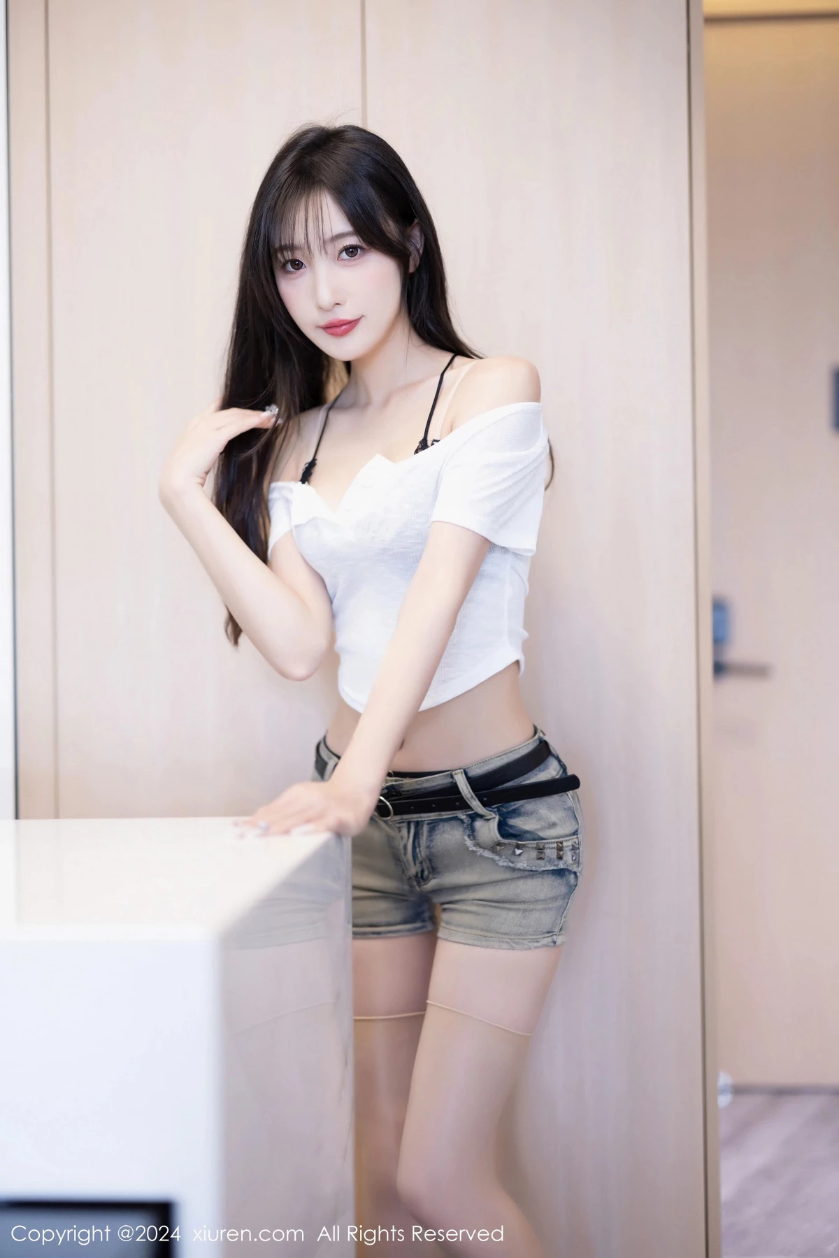 [秀人网] 2024.05.08 No.8504 林星阑 停车场美腿  第17张