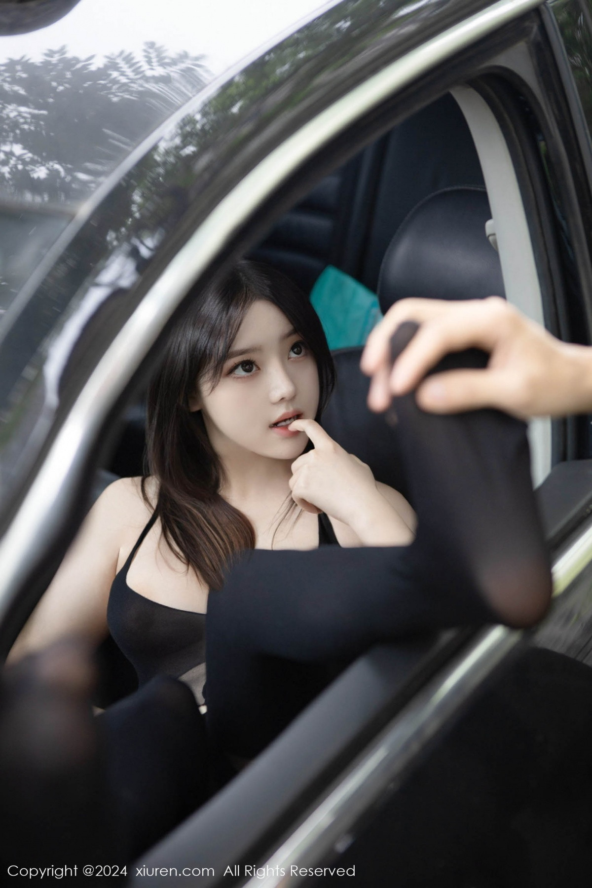 [秀人网] 2024.06.14 No.8708 豆瓣酱 黑丝美腿  第49张