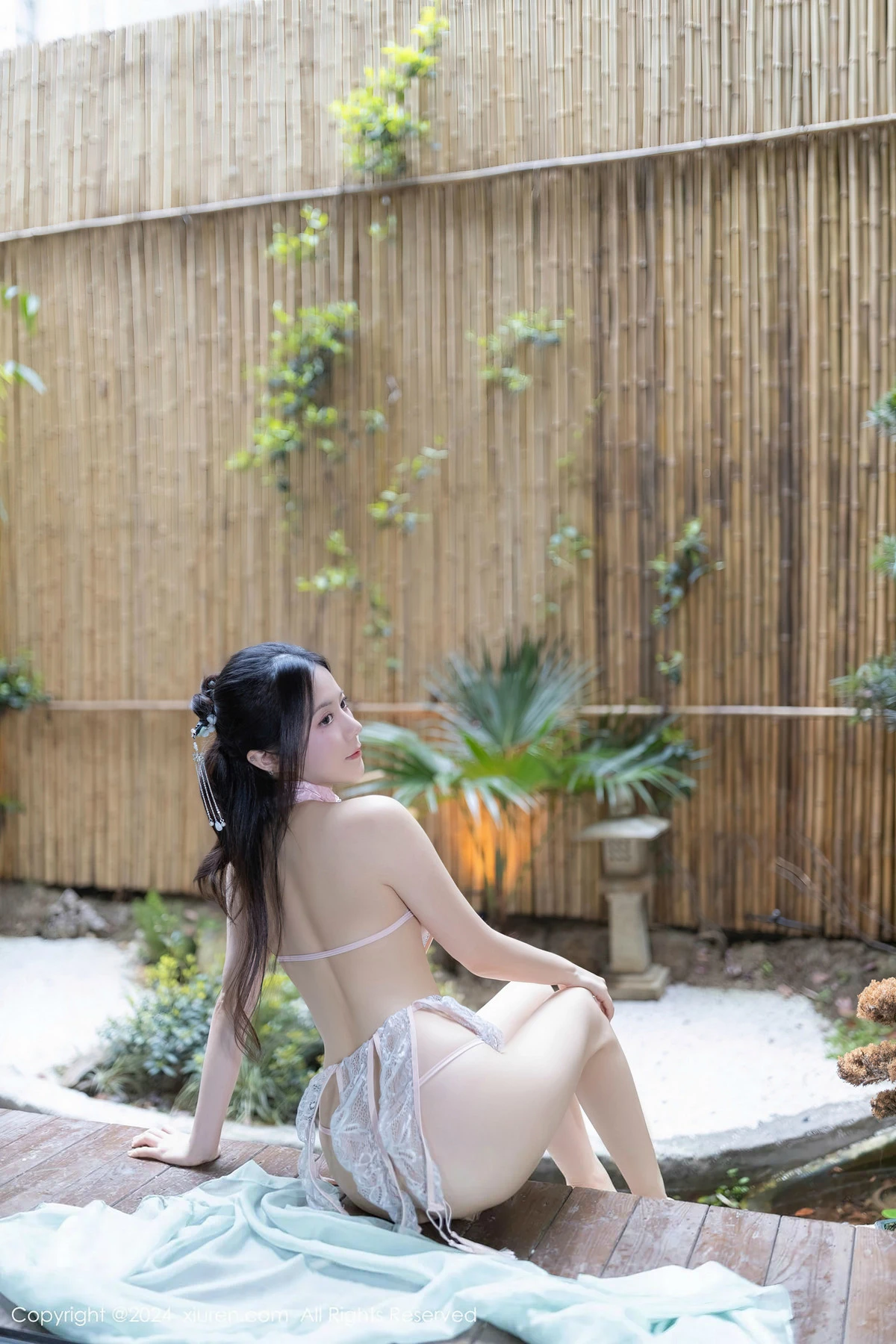 [秀人网] 2024.04.19 No.8428 鱼子酱Fish 美腿性感  第32张