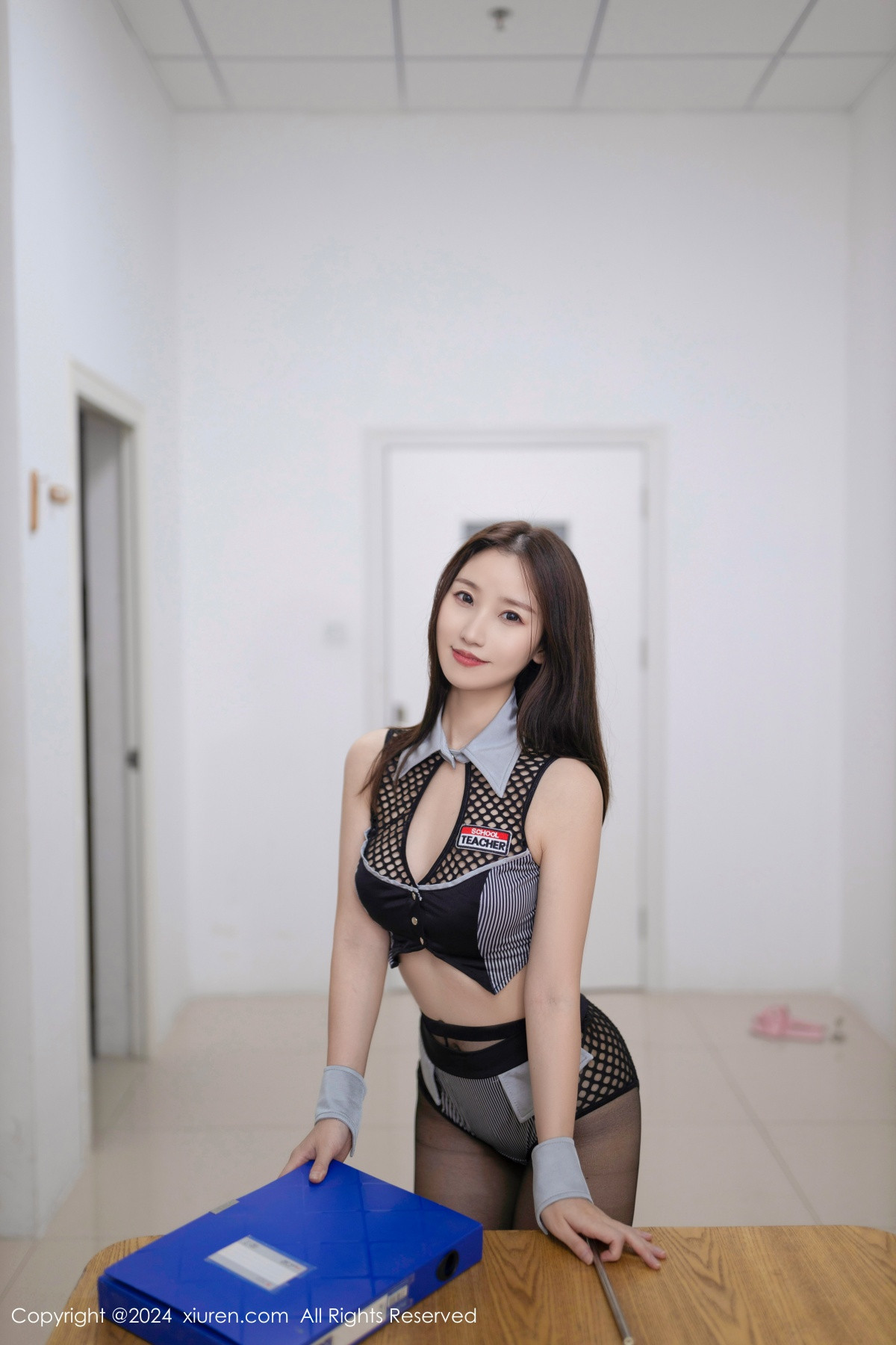 [秀人网] 2024.08.14 No.9013 杏子Yada 黑丝美腿  第4张