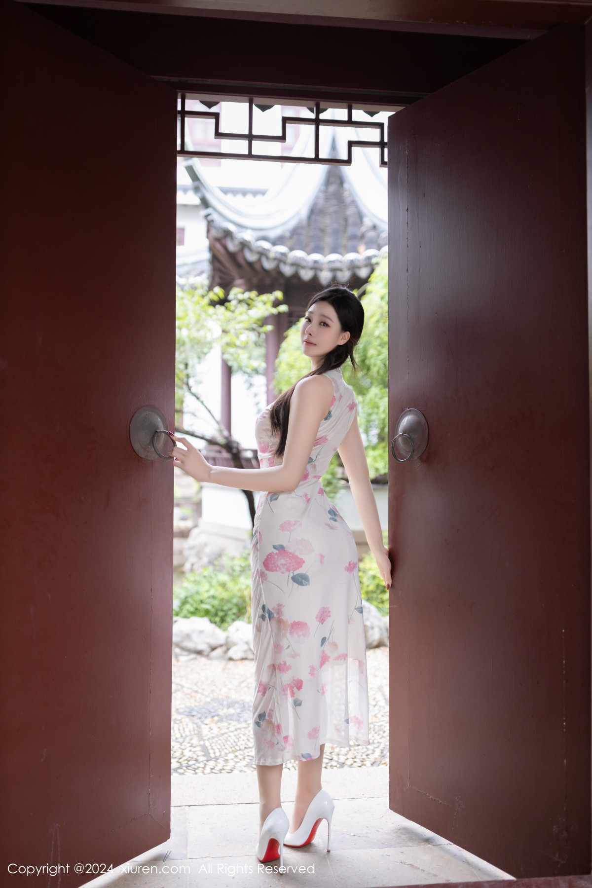 [秀人网] 2024.08.29 No.9087 小逗逗 丝袜美腿  第15张