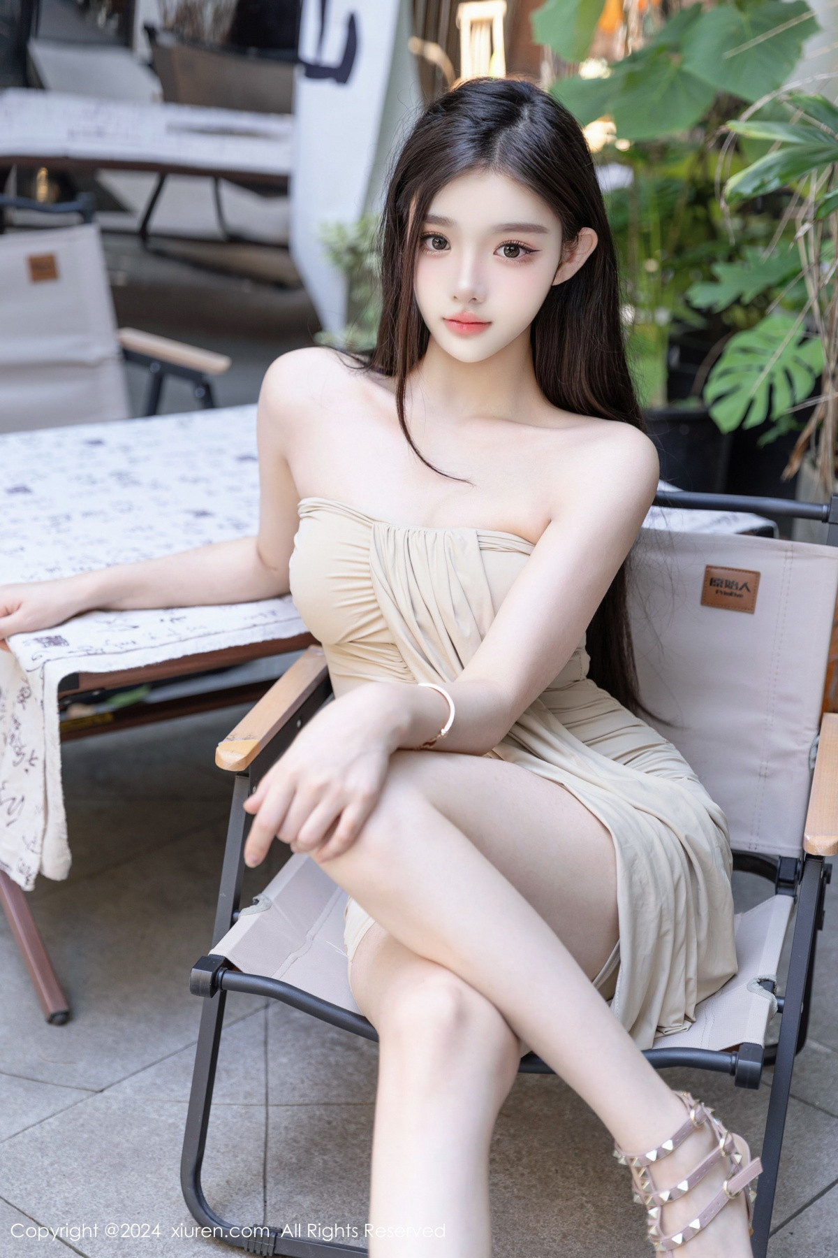 [秀人网] 2024.07.19 No.8883 龙雪儿 性感美腿  第26张
