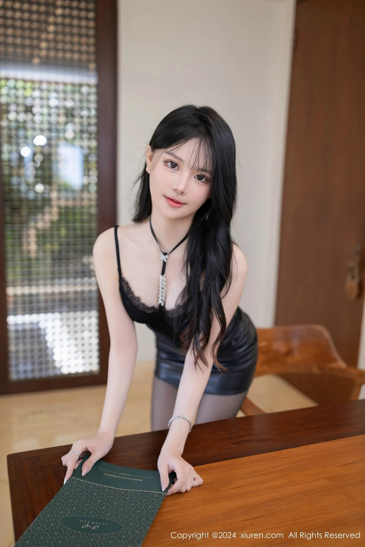[秀人网] 2024.04.19 No.8426 幼幼 黑丝美腿  第54张