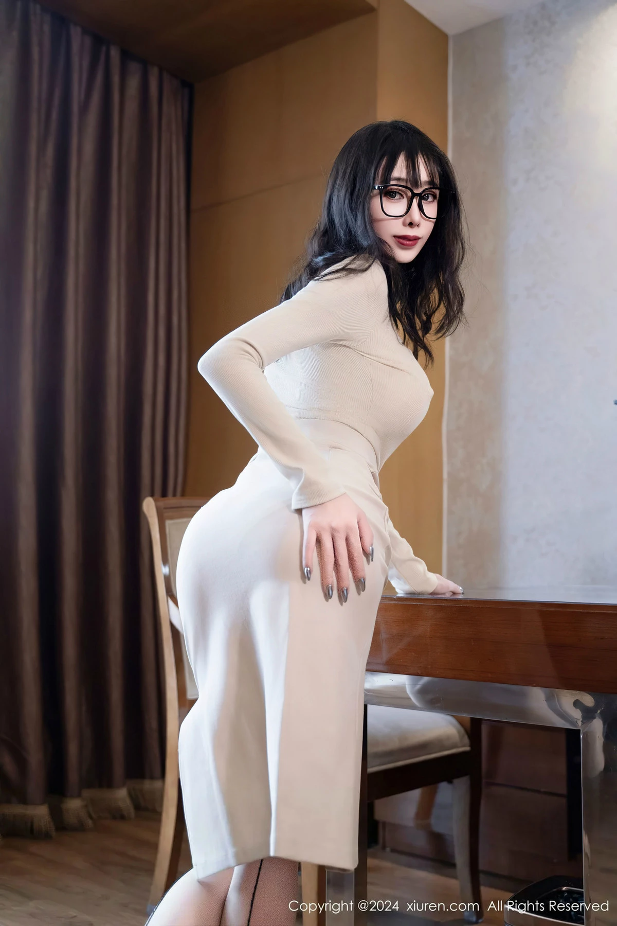 [秀人网] 2024.04.15 No.8392 宝宝甜 丝袜美腿  第12张