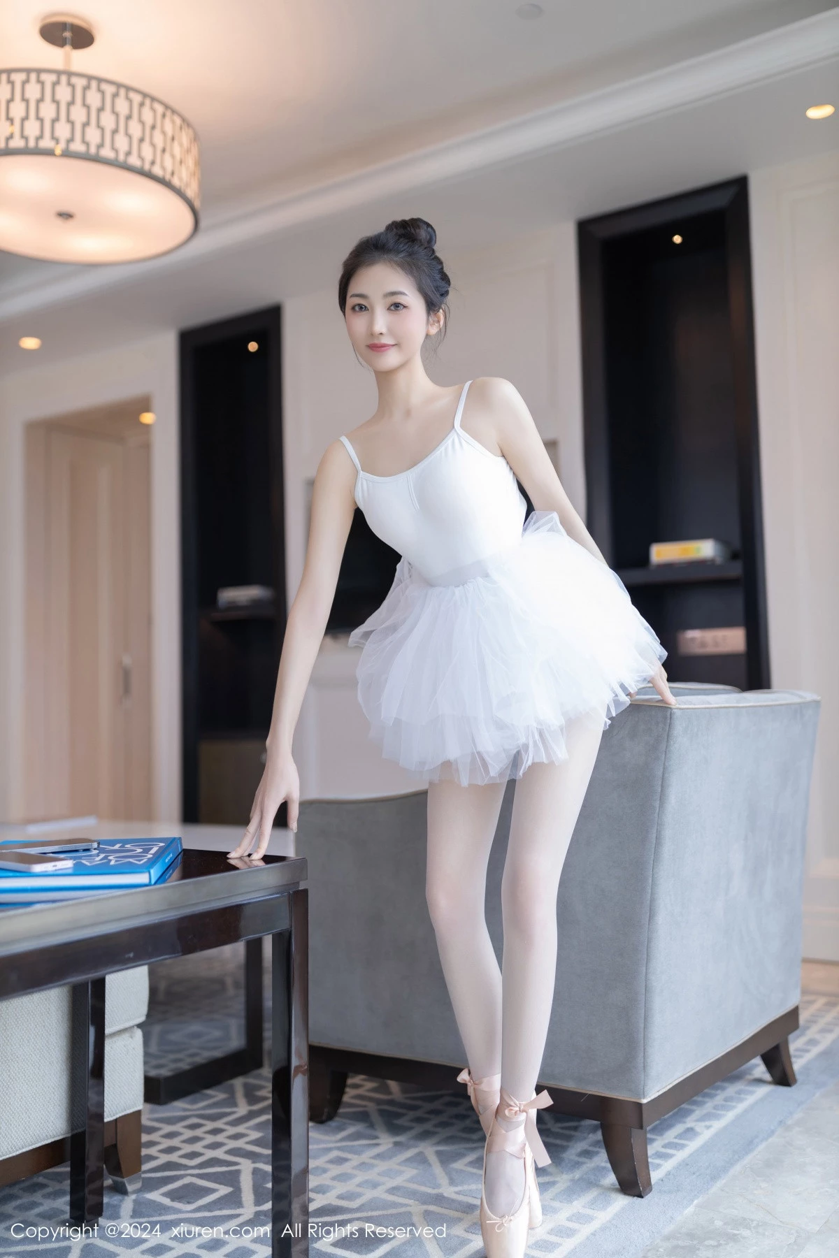 [秀人网] 2024.06.05 No.8657 鱼尾fish 丝袜美腿  第7张