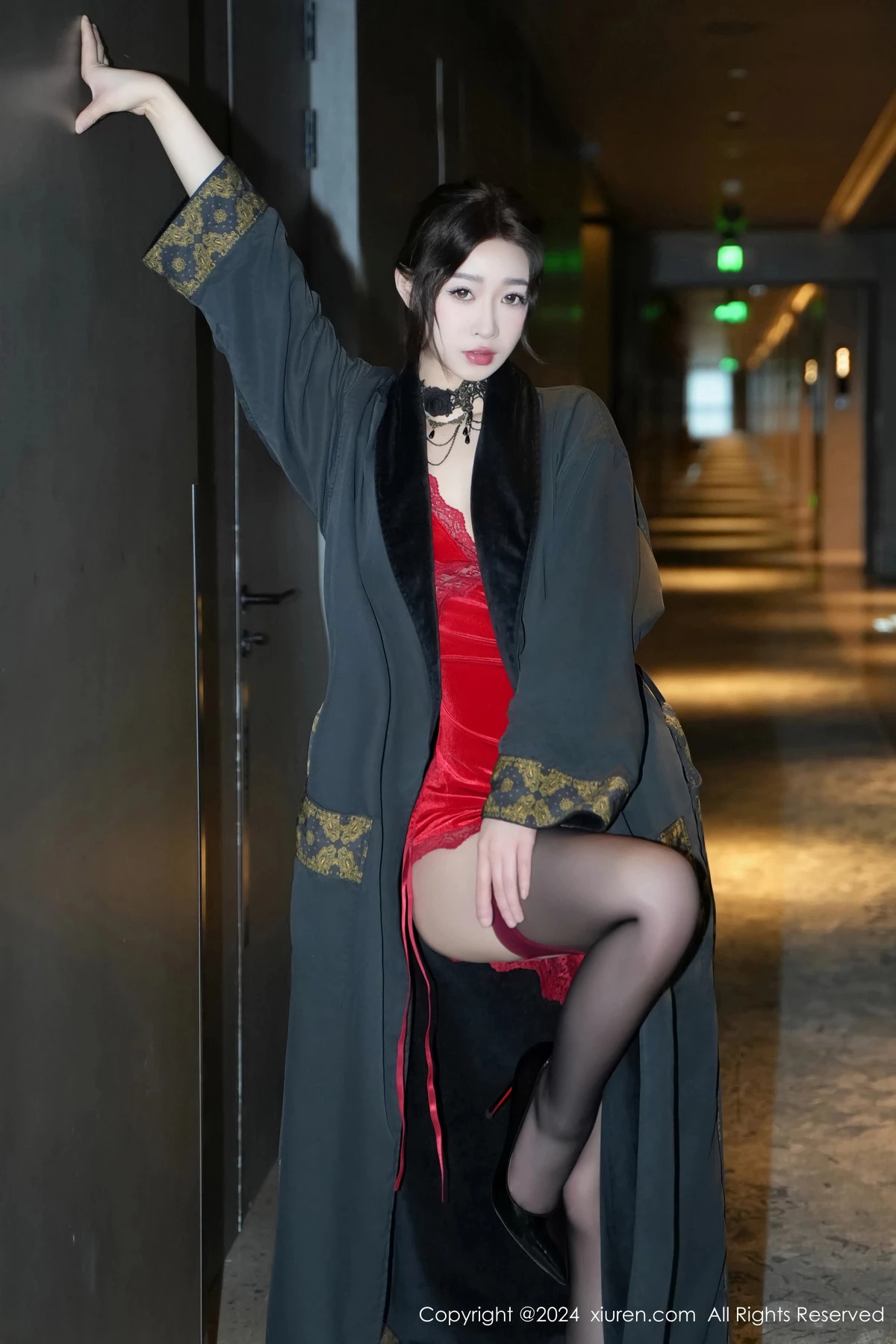 [秀人网] 2024.05.16 No.8547 软糖爱喝奶 黑丝美腿  第10张