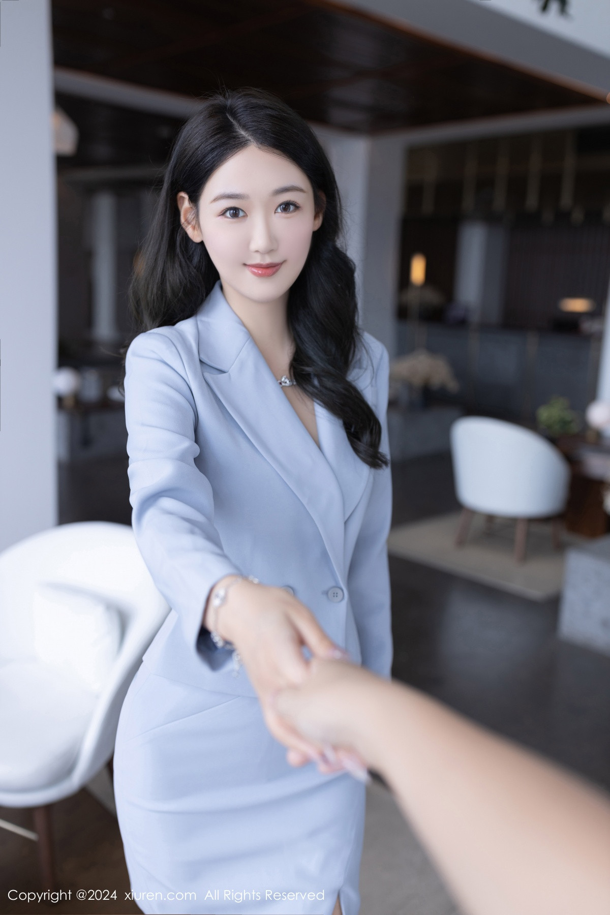 [秀人网] 2024.07.29 No.8935 唐安琪 律师OL  第2张