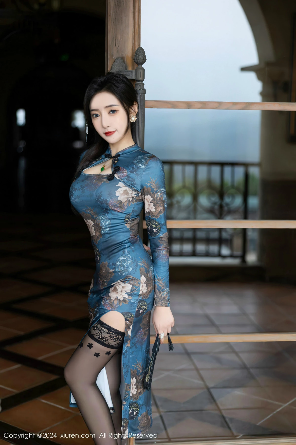 [秀人网] 2024.04.19 No.8425 王馨瑶yanni 美腿黑丝  第12张