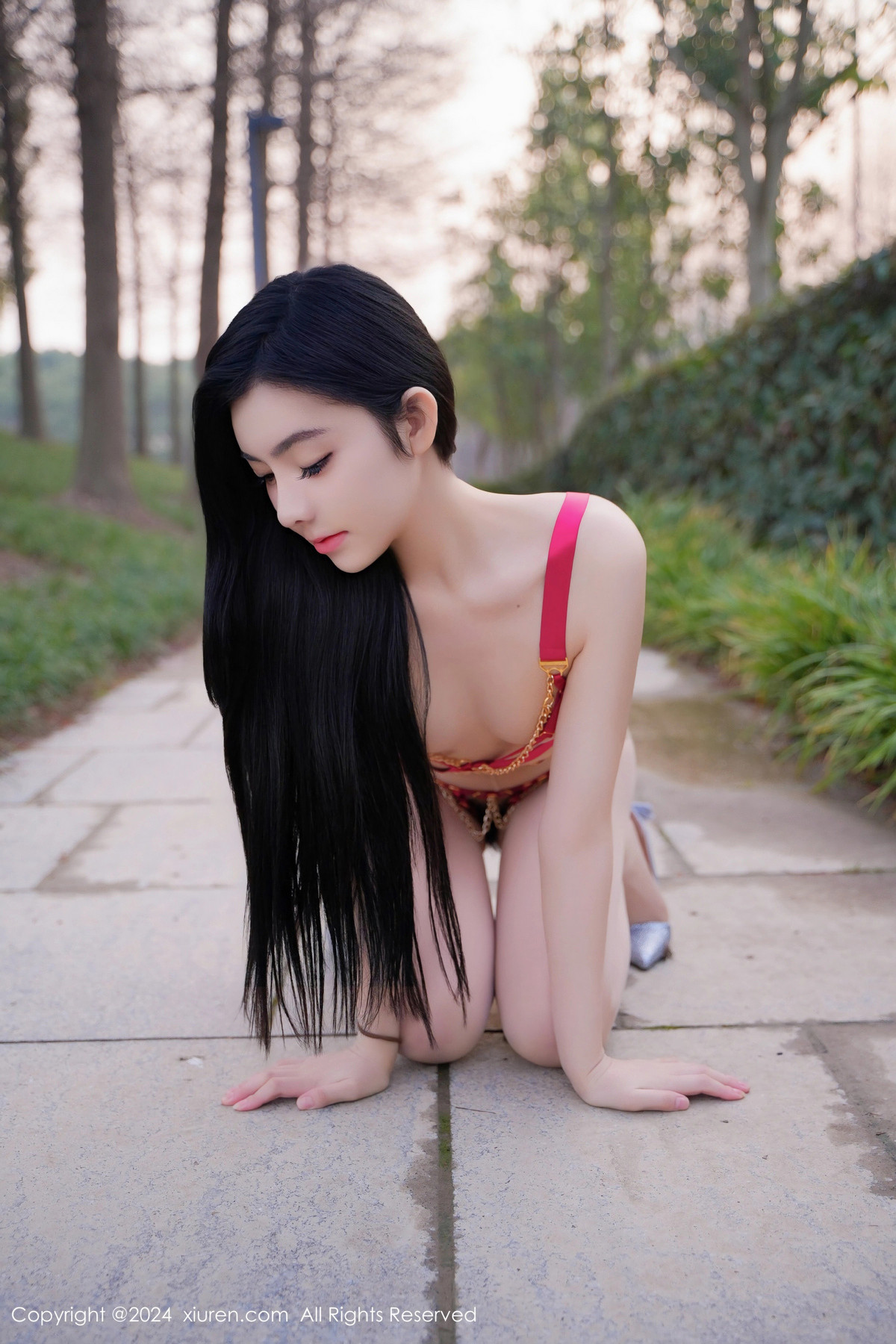 [秀人网] 2024.05.06 No.8489 龙雪儿 丝袜美腿  第28张
