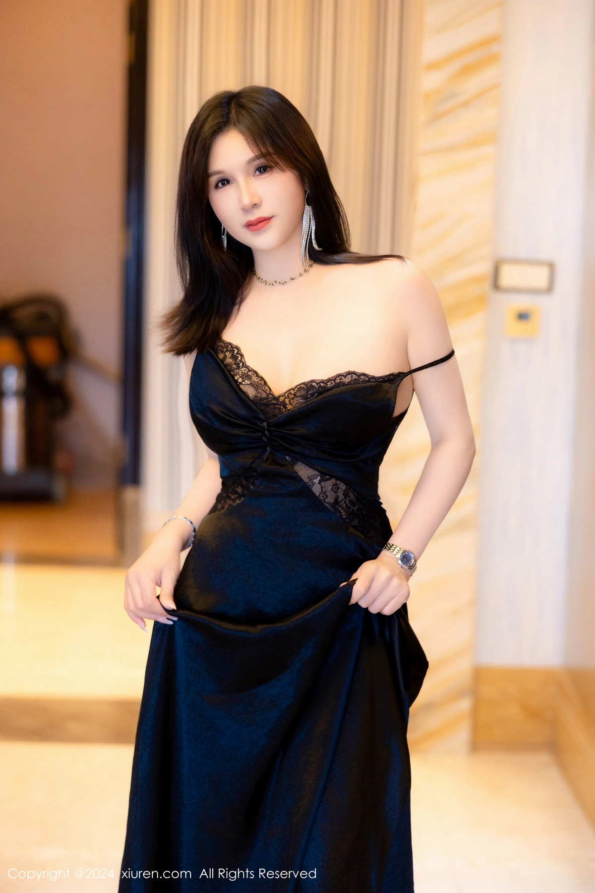 [秀人网] 2024.07.09 No.8825 水水姐 黑丝美腿  第12张