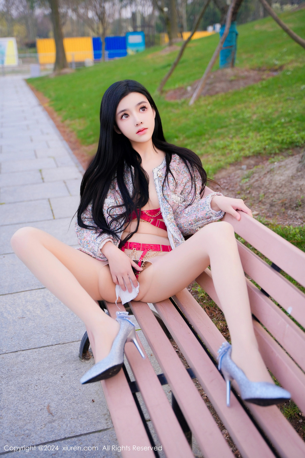 [秀人网] 2024.05.06 No.8489 龙雪儿 丝袜美腿  第25张