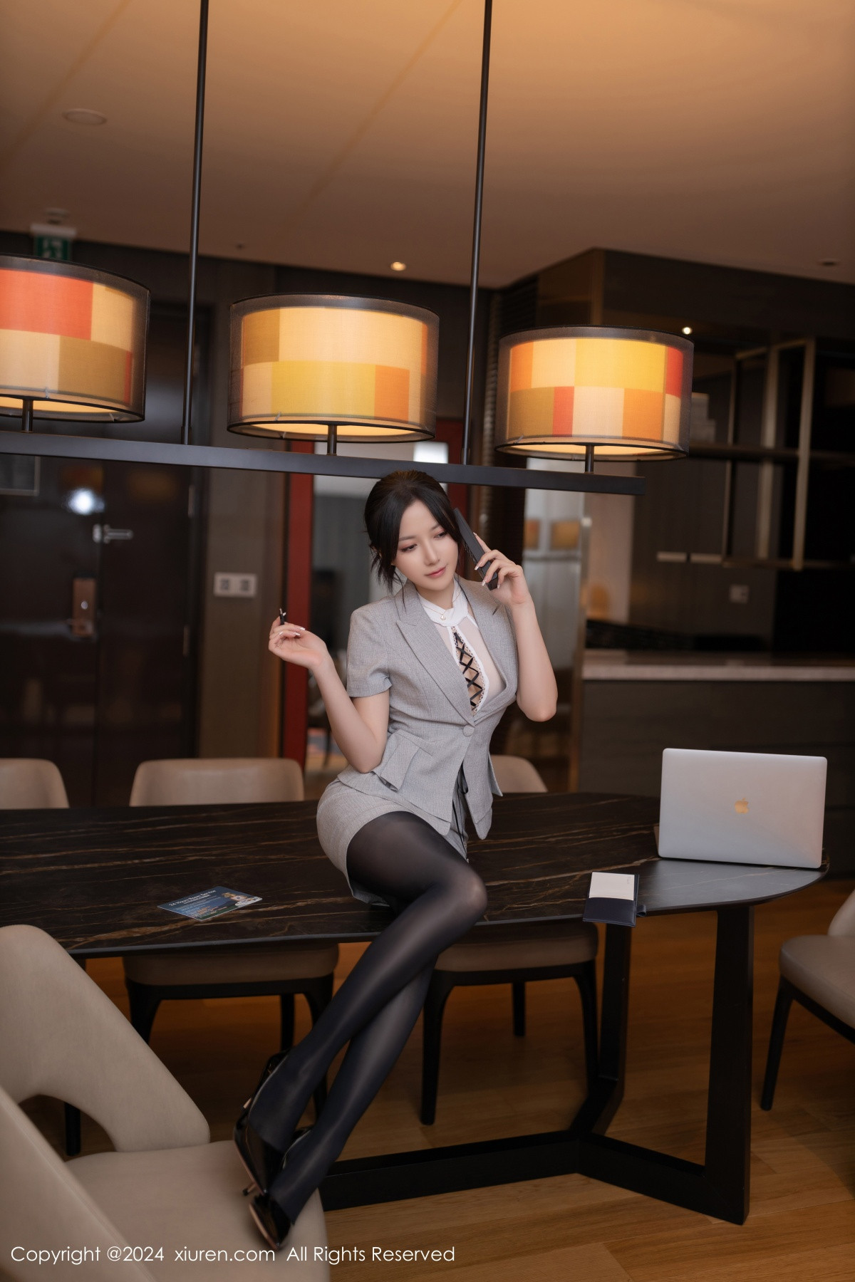 [秀人网] 2024.09.20 No.9189 鱼子酱Fish 黑丝美腿  第12张