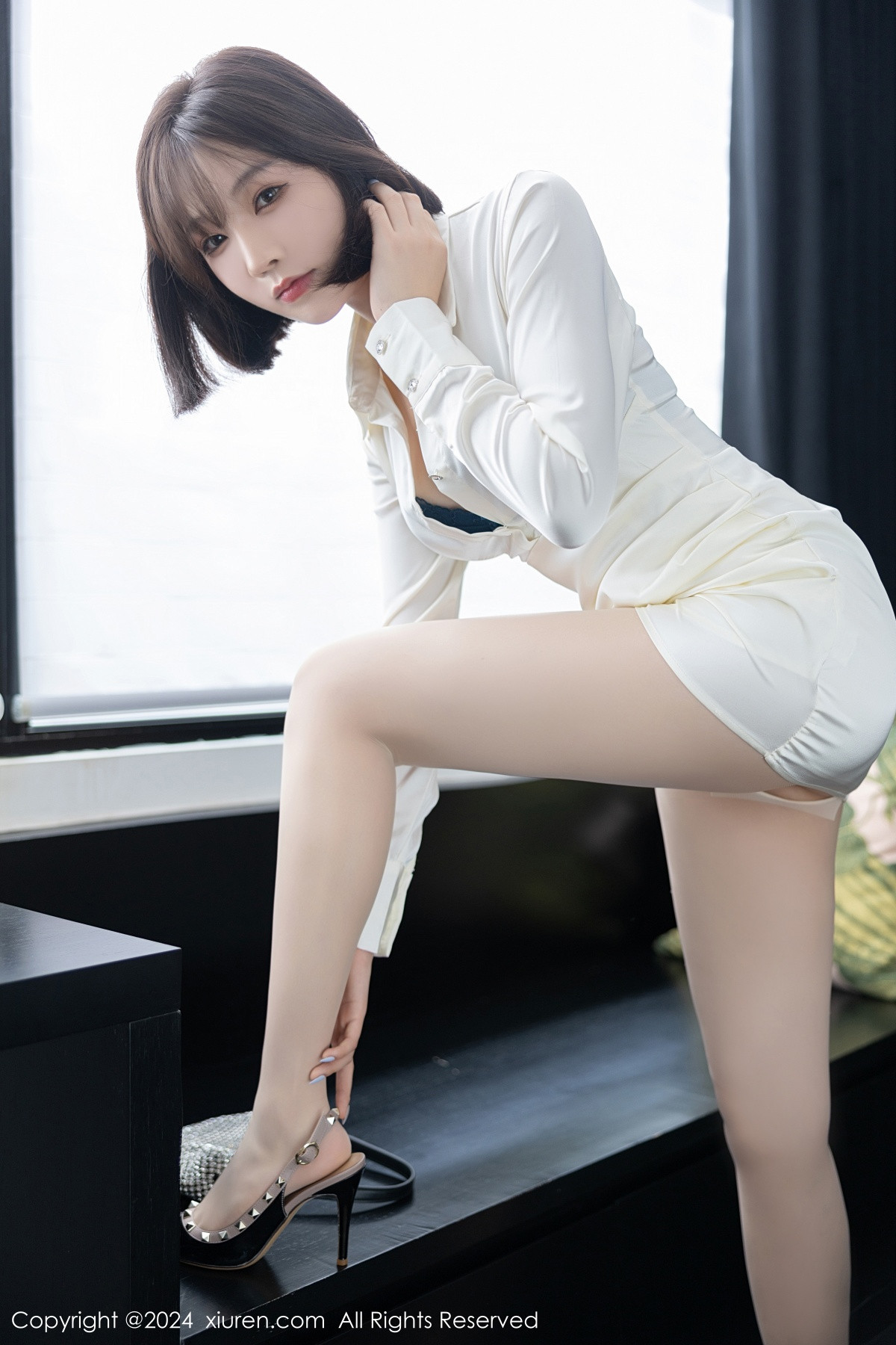 [秀人网] 2024.08.02 No.8963 徐莉芝Booty 丝袜美腿  第12张