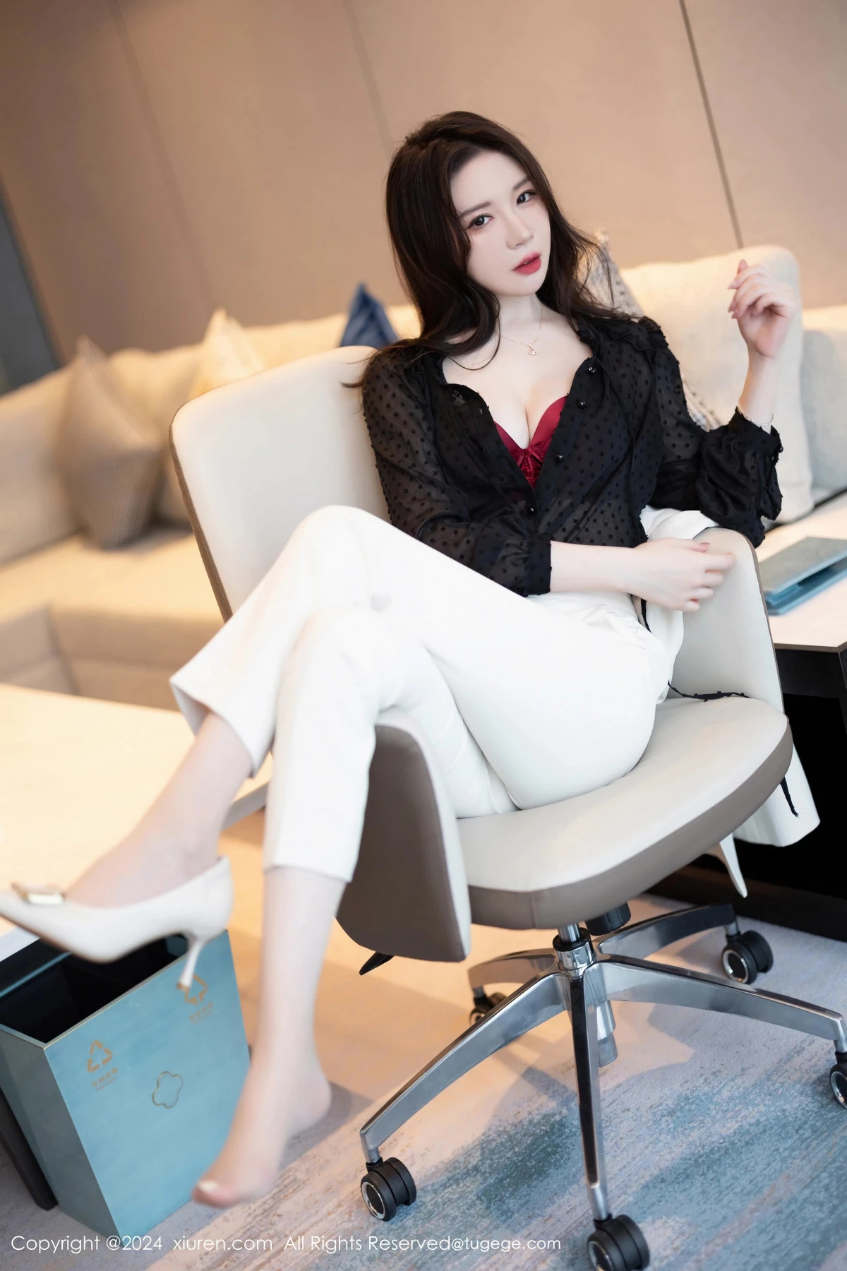 [秀人网] 2024.04.08 No.8354 梦心玥 丝袜美腿  第37张