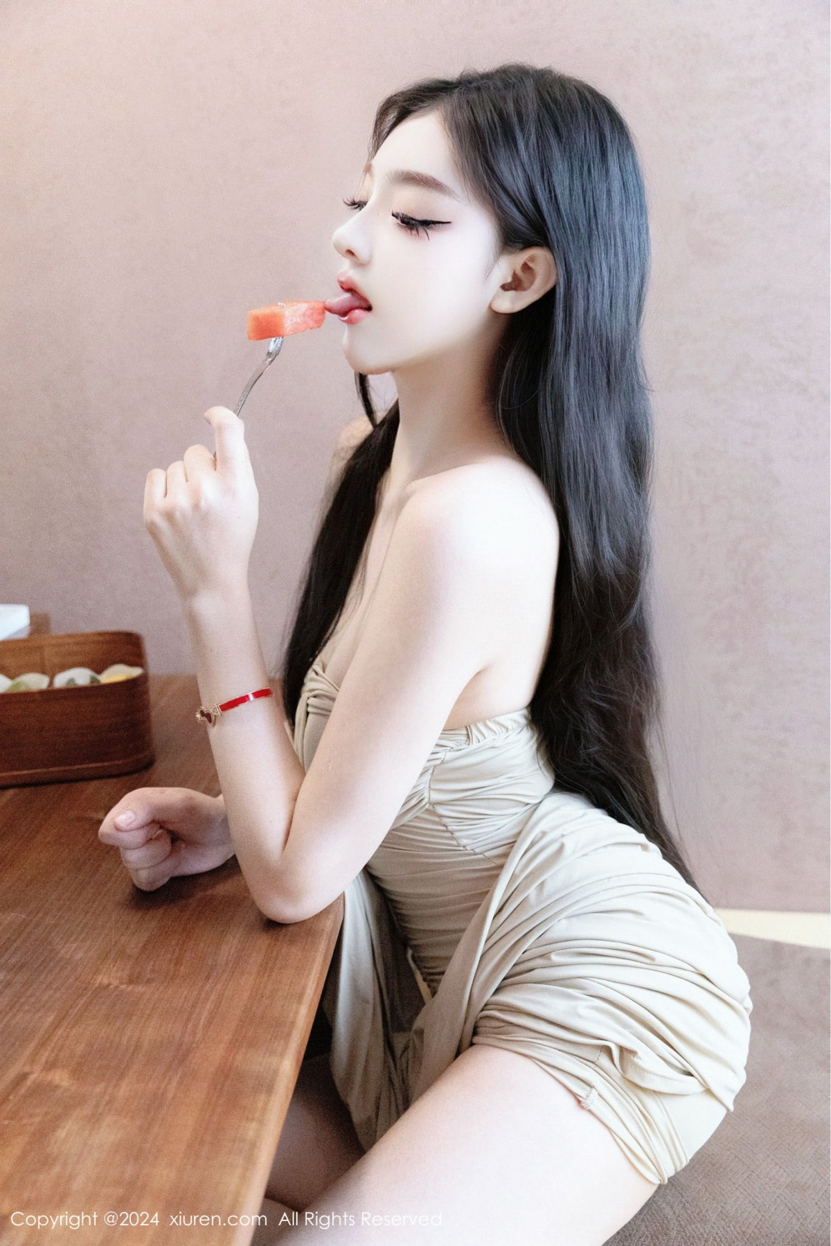 [秀人网] 2024.07.19 No.8883 龙雪儿 性感美腿  第61张