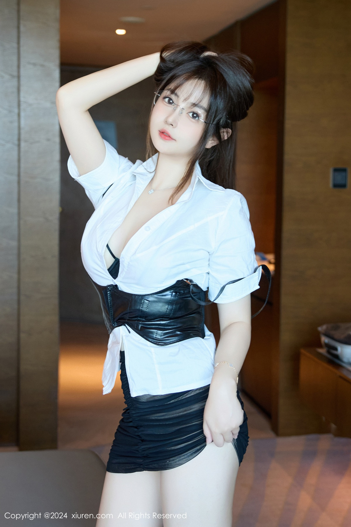 [秀人网] 2024.09.03 No.9104 养乐多Doll 黑丝美腿  第17张
