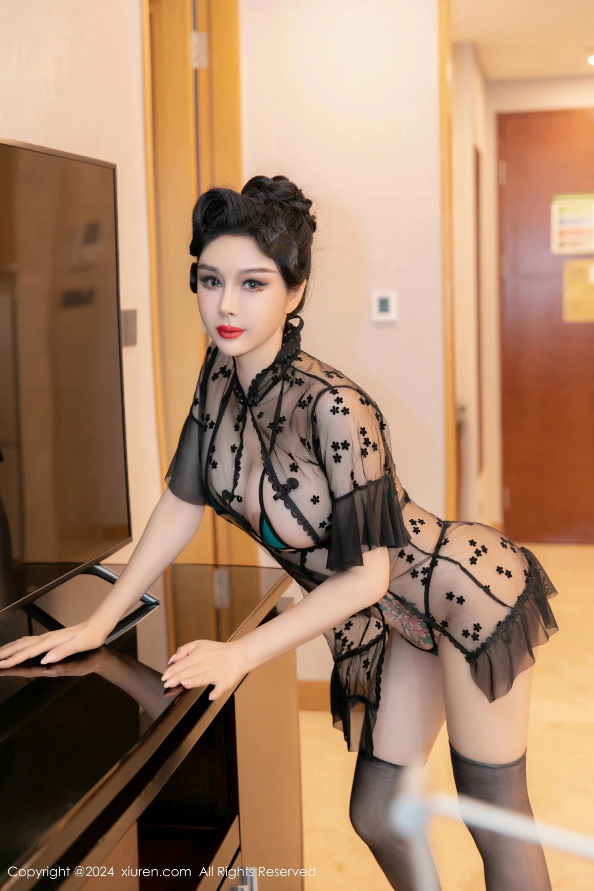 [秀人网] 2024.05.16 No.8549 田冰冰 黑丝美腿  第10张