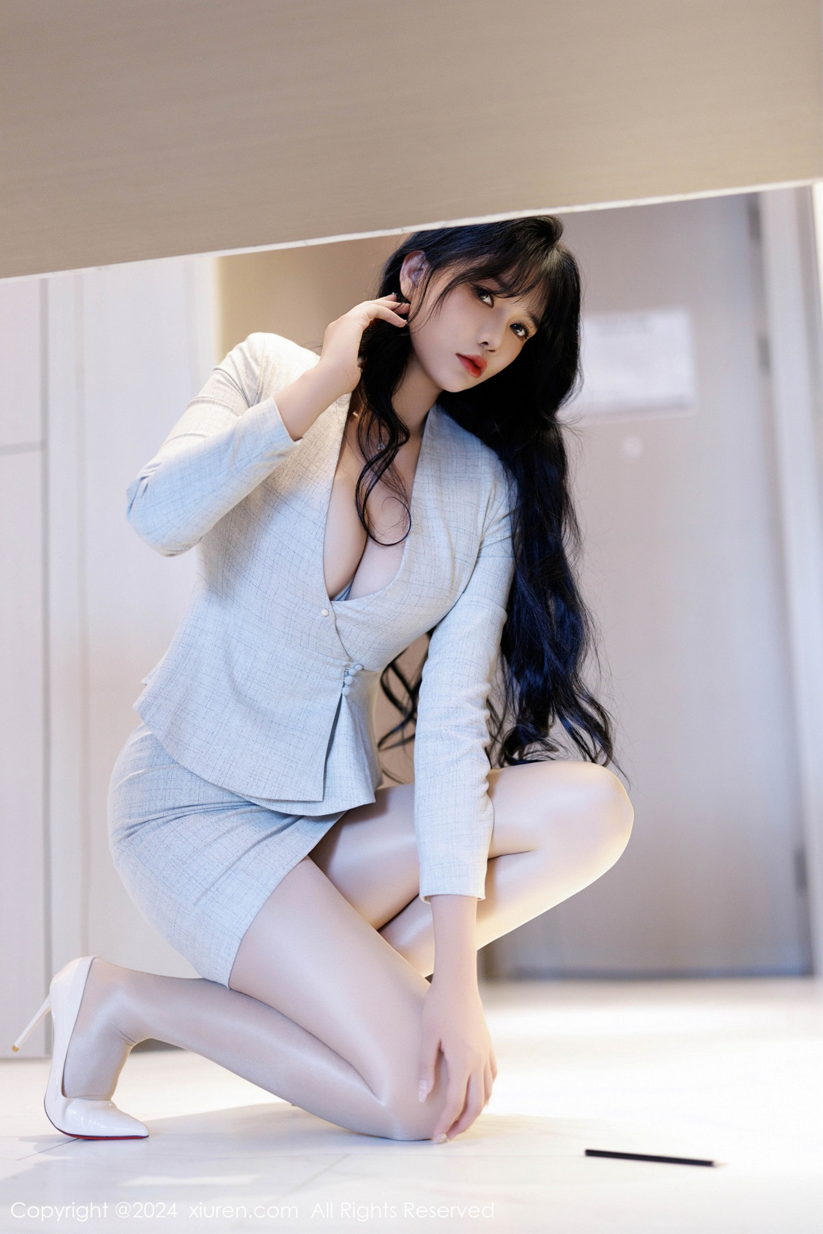 [秀人网] 2024.11.05 No.9398 娜比 丝袜短裙  第31张