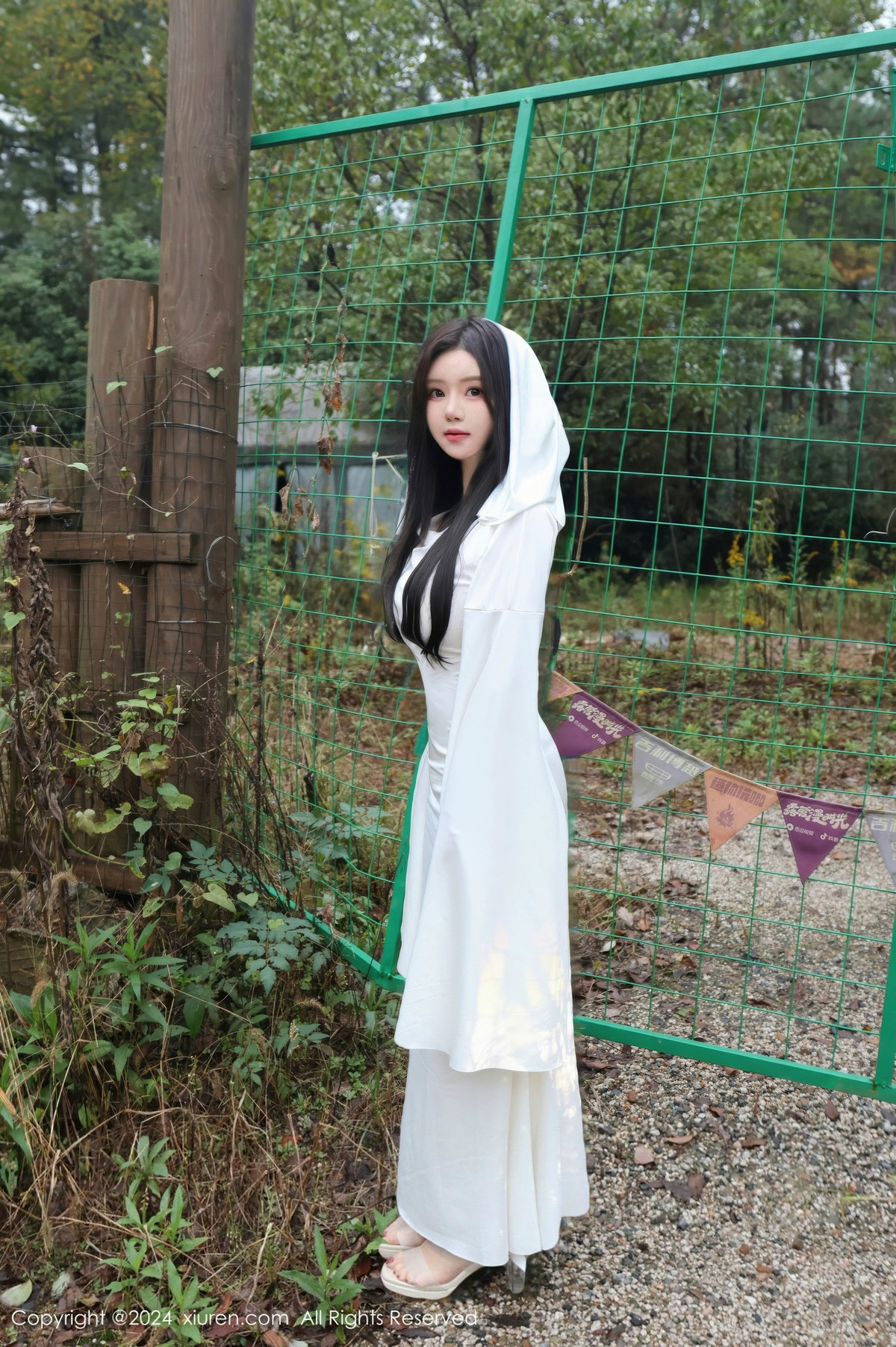 [秀人网] 2024.10.31 No.9376 小薯条nienie 丝袜美腿  第10张
