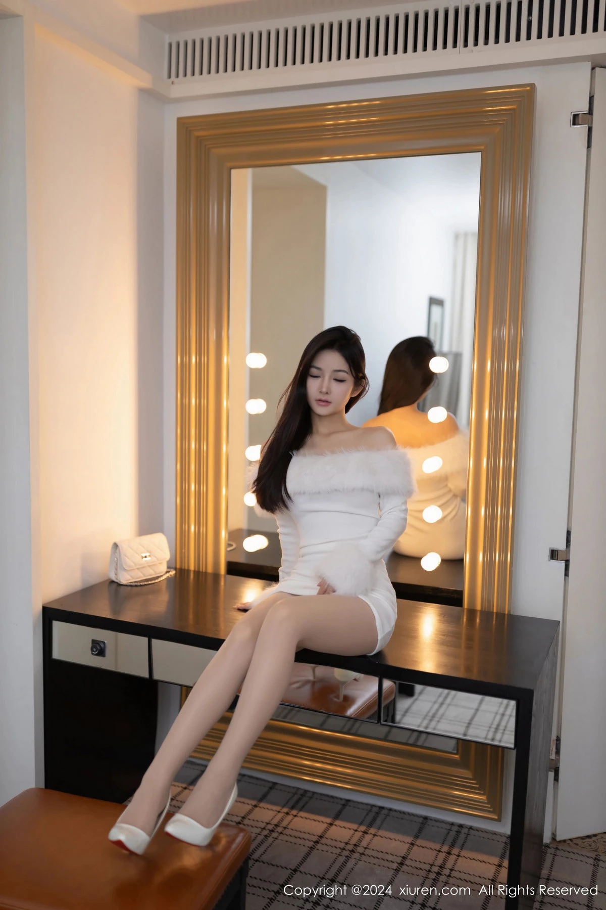 [秀人网] 2024.05.15 No.8546 谭小灵 丝袜美腿  第3张
