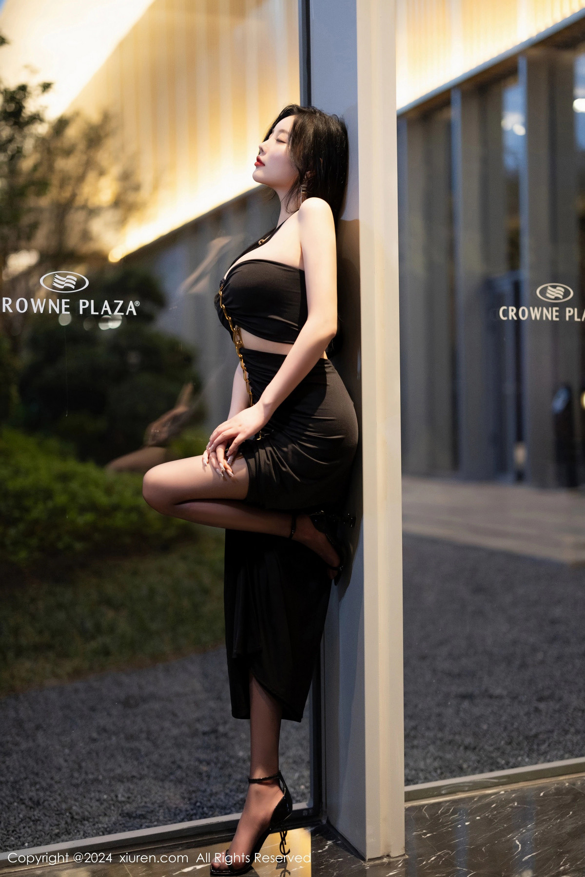 [秀人网] 2024.04.30 No.8484 杨晨晨Yome 黑丝美腿  第6张