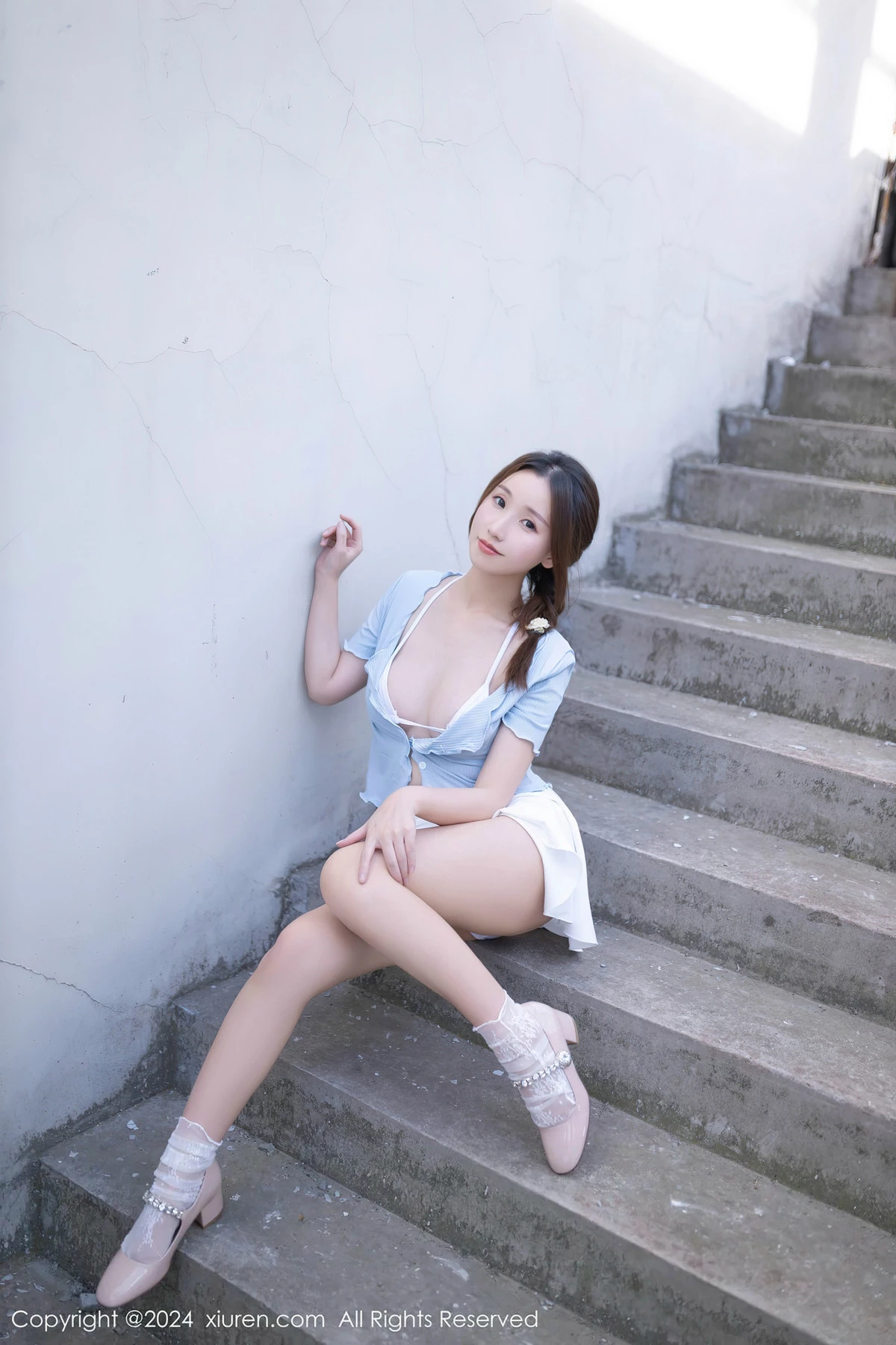 [秀人网] 2024.04.10 No.8369 杏子Yada 短裙美腿  第32张