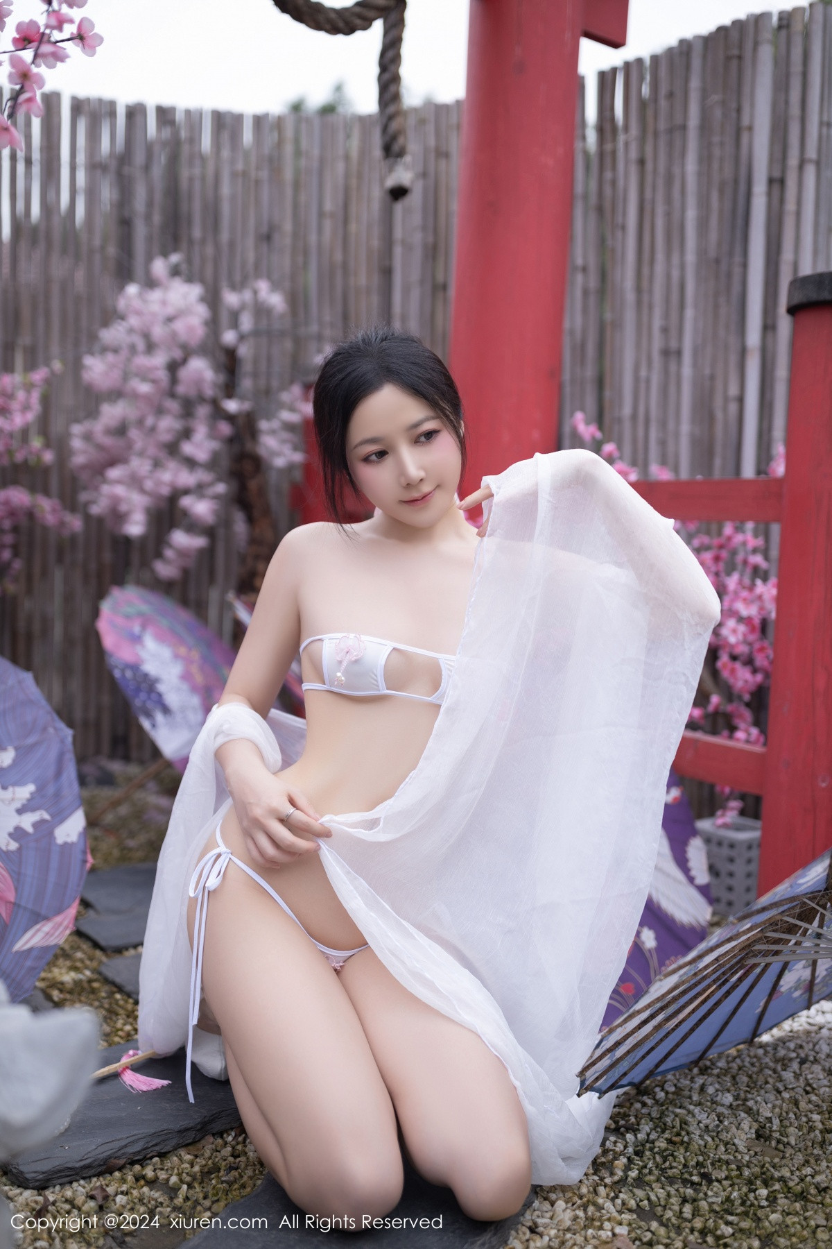[秀人网] 2024.07.26 No.8927 鱼子酱Fish 美腿性感  第32张