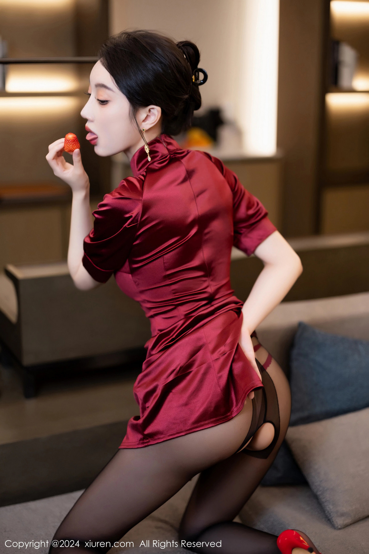 [秀人网] 2024.04.30 No.8480 玥儿玥 旗袍美腿  第29张