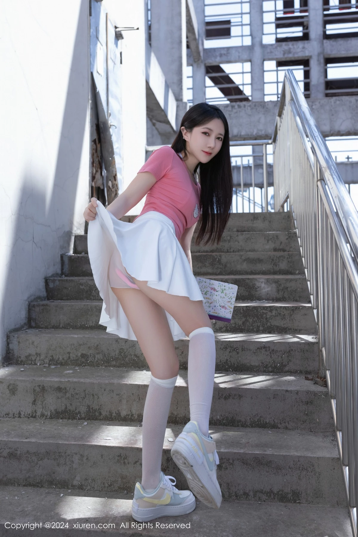 [秀人网] 2024.04.26 No.8457 鱼子酱Fish 天台少女  第11张