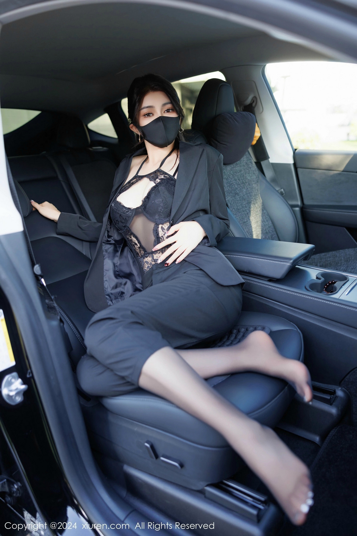 [秀人网] 2024.11.06 No.9405 凯竹Quinn 黑丝美腿  第24张